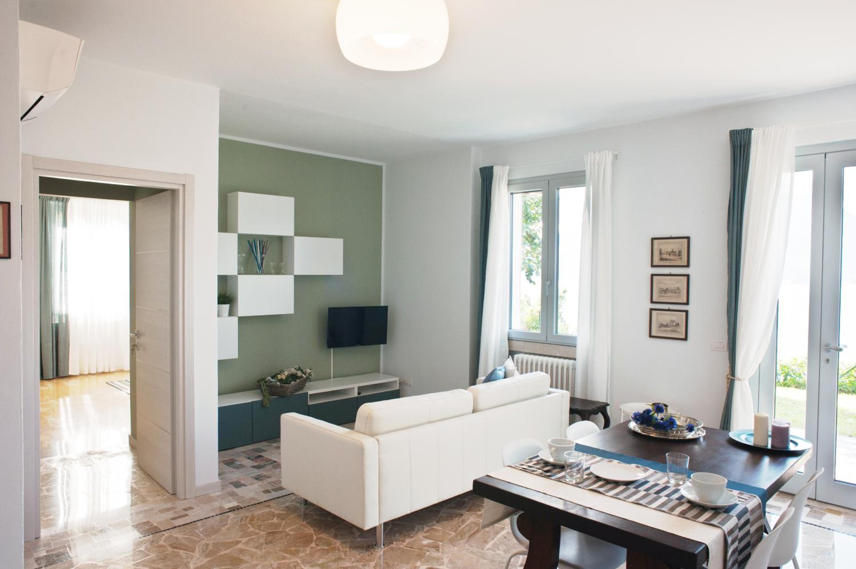 One-Bedroom House photo 1
