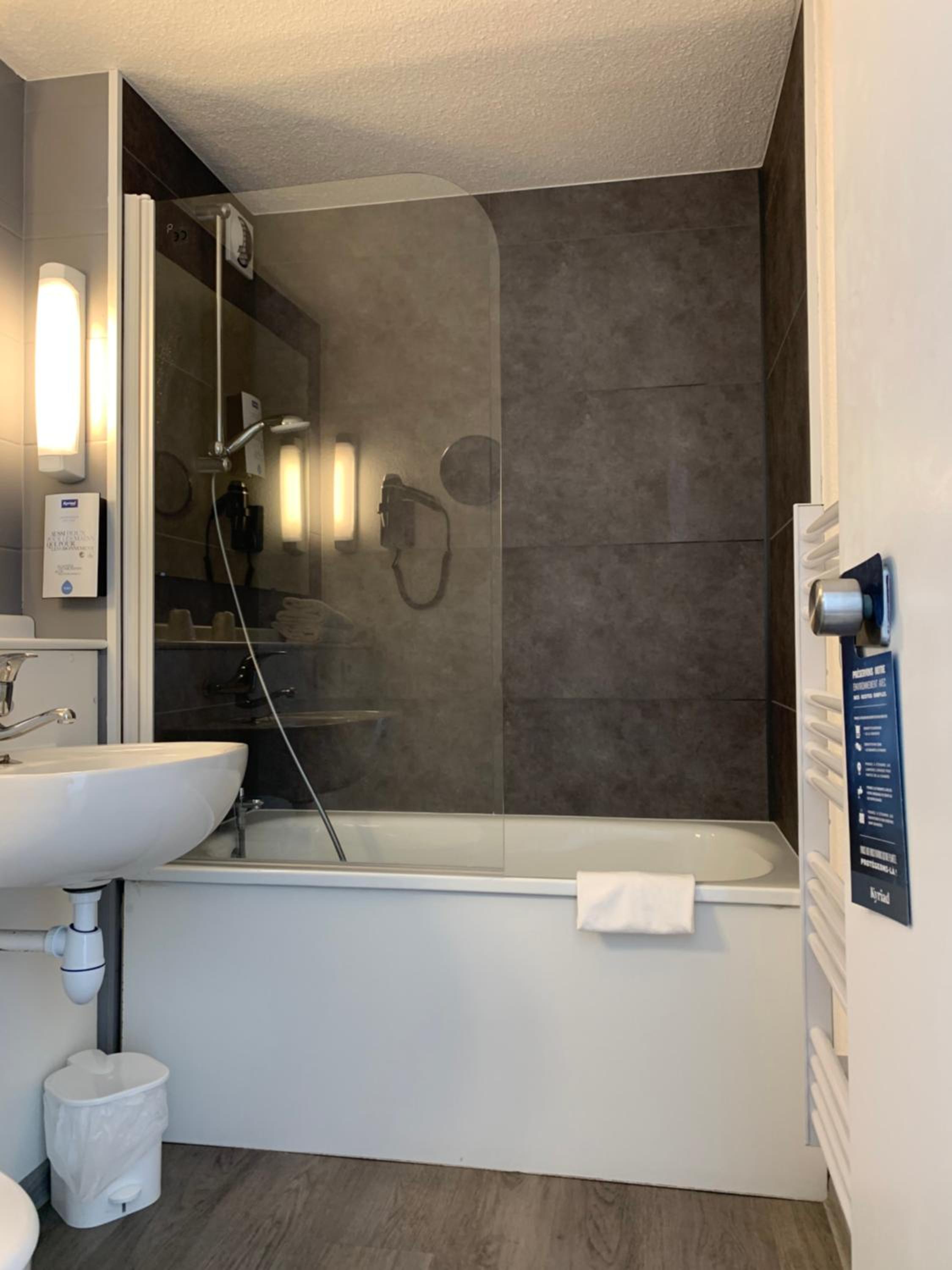 Double Room - Photo 10