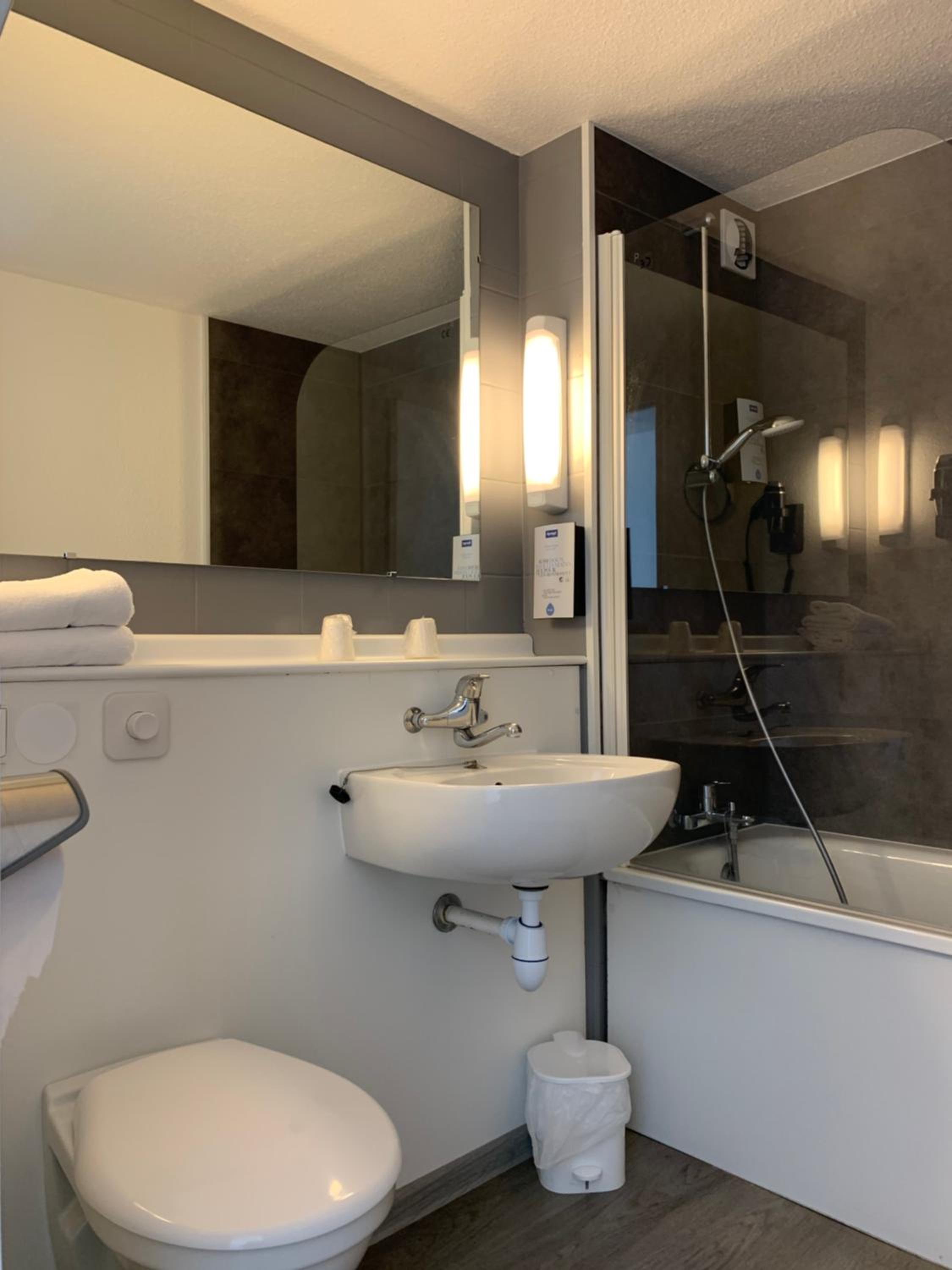 Double Room - Photo 9