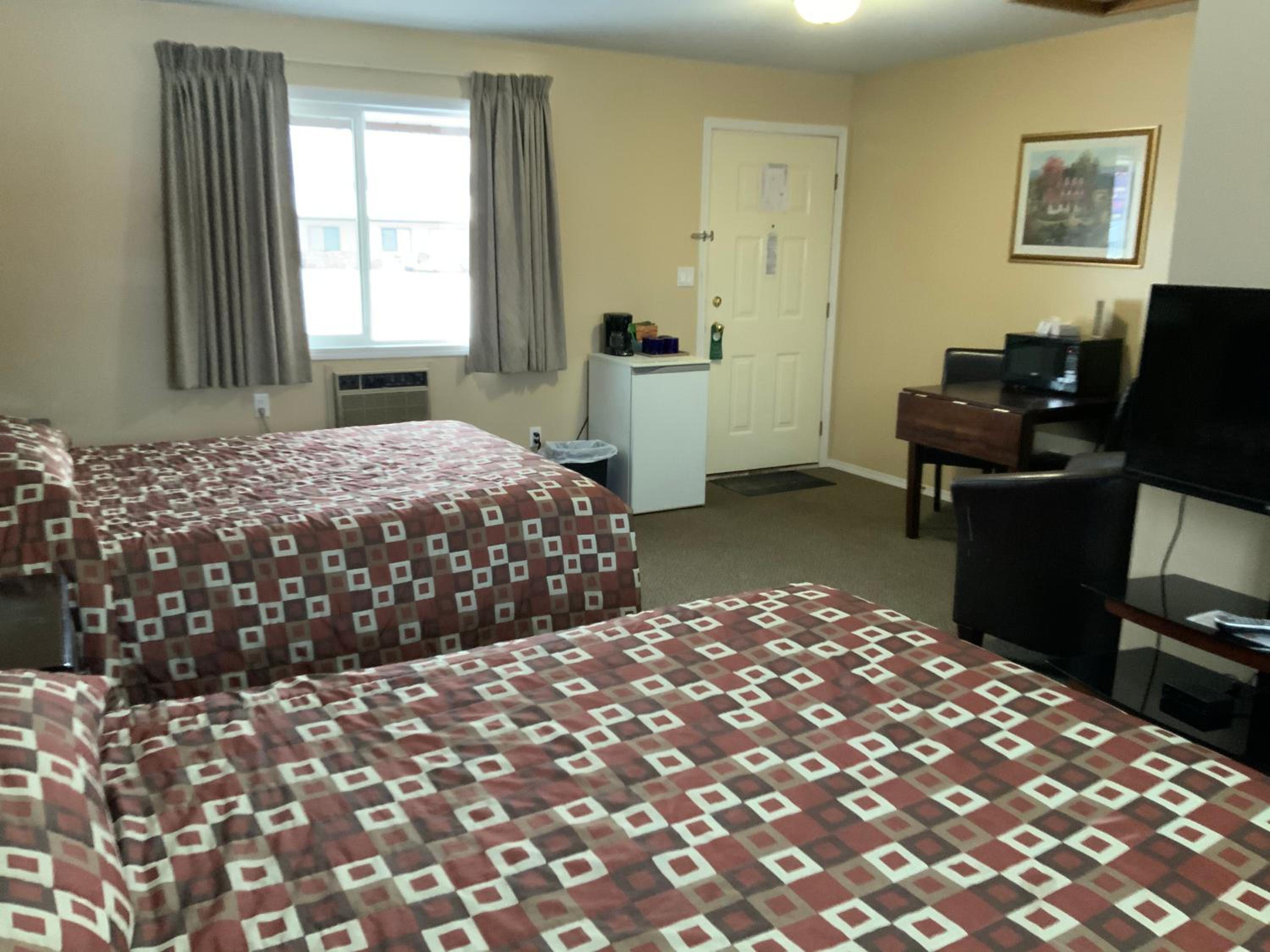 Queen Room with Two Queen Beds photo 2