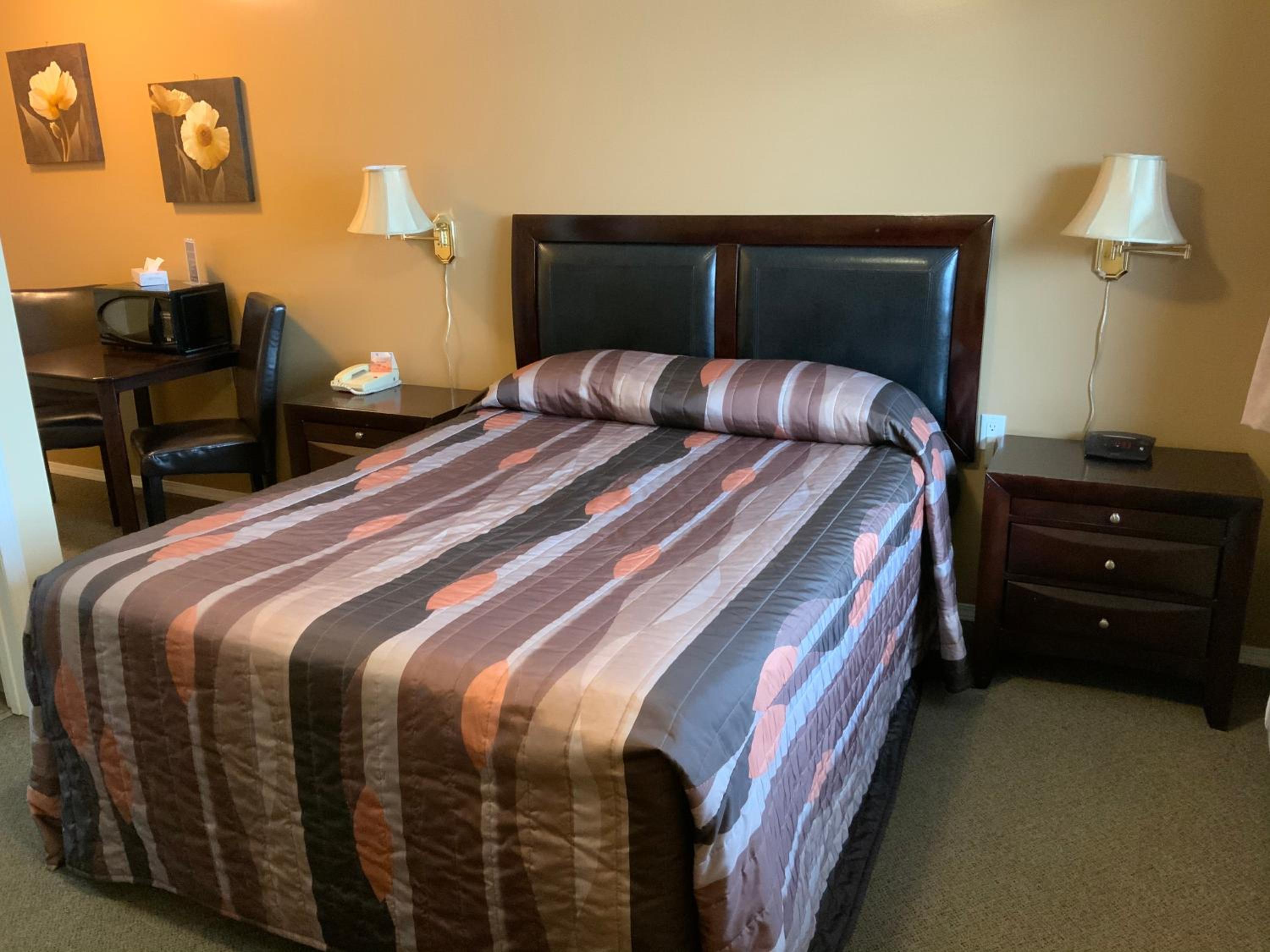 Queen Room photo 1