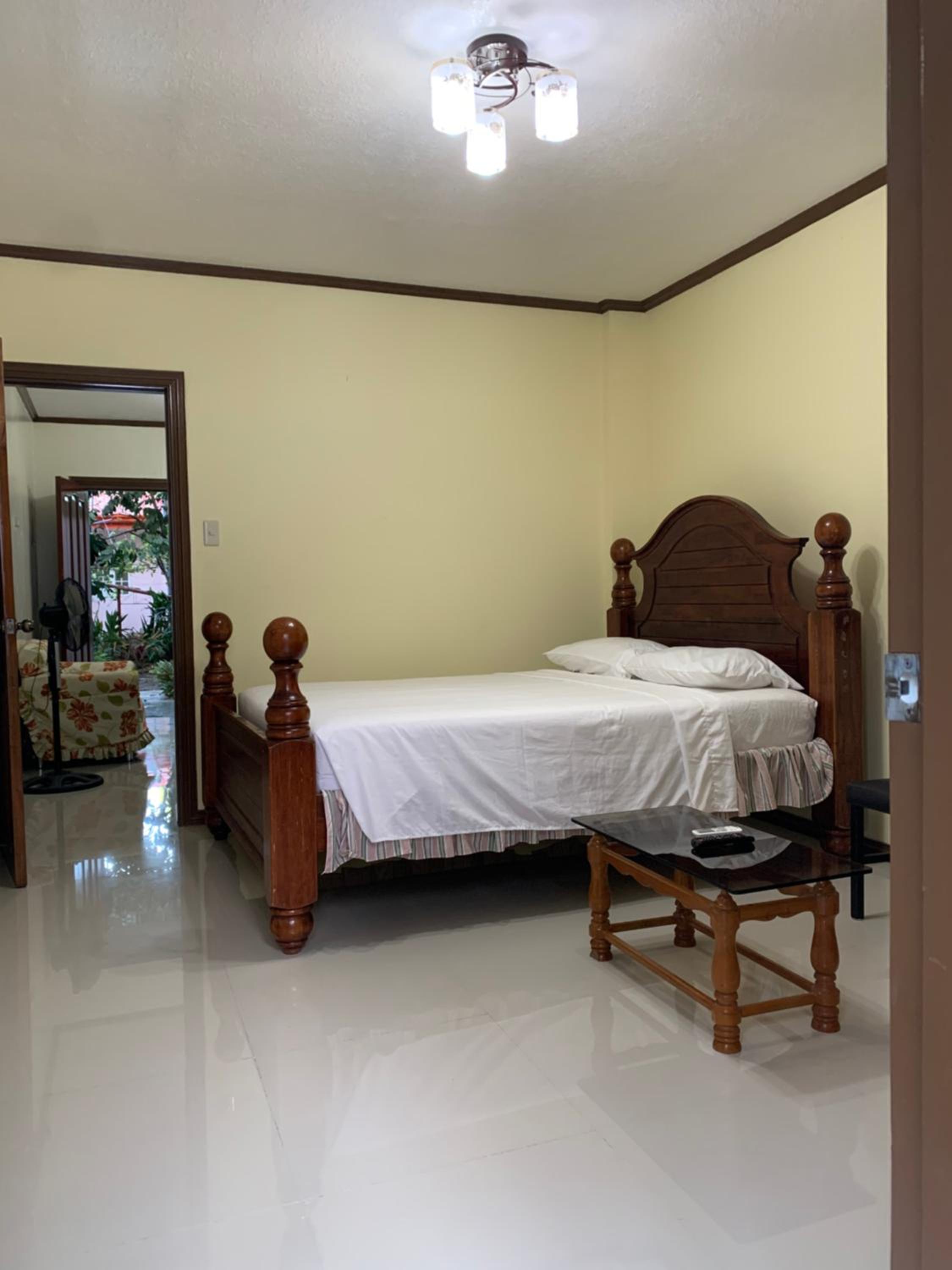 Deluxe Queen Suite - Photo 12