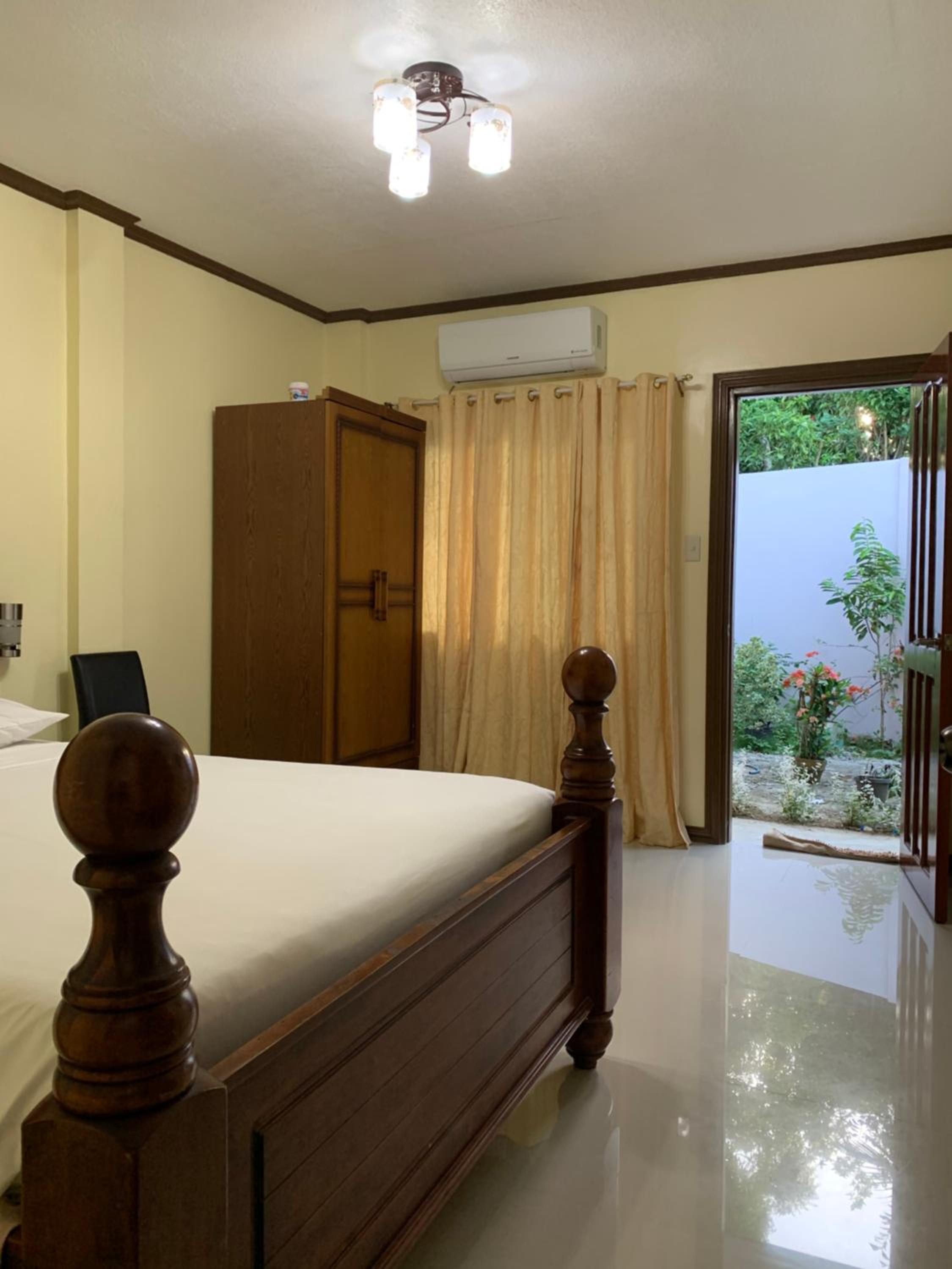 Deluxe Queen Suite - Photo 2