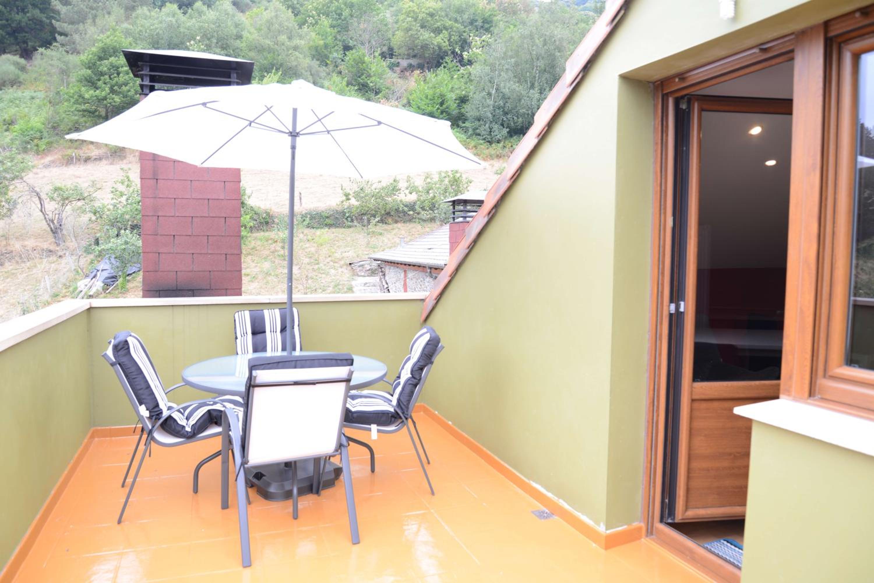 Apartment with Terrace - Photo 12