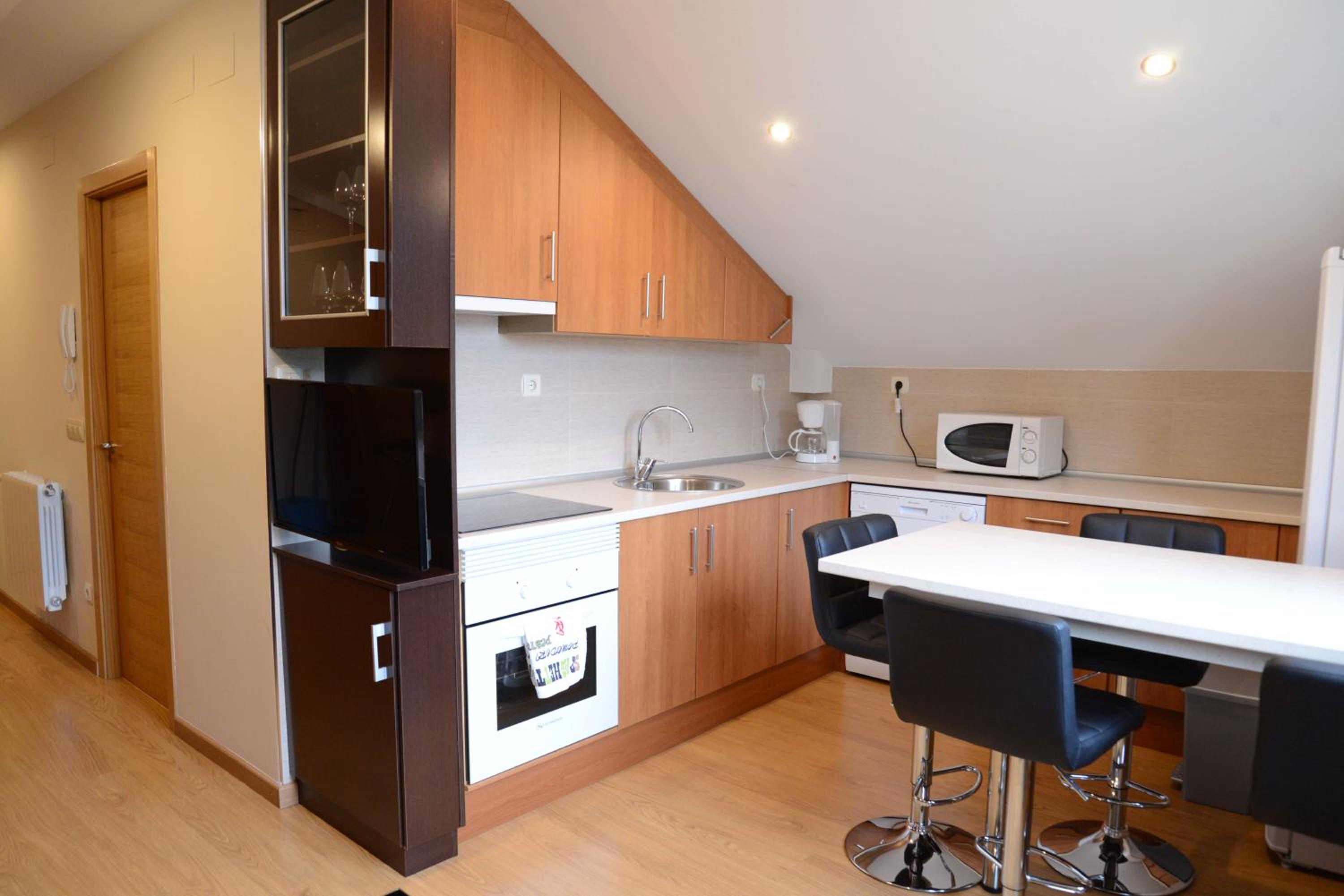 Apartment with Terrace - Photo 7