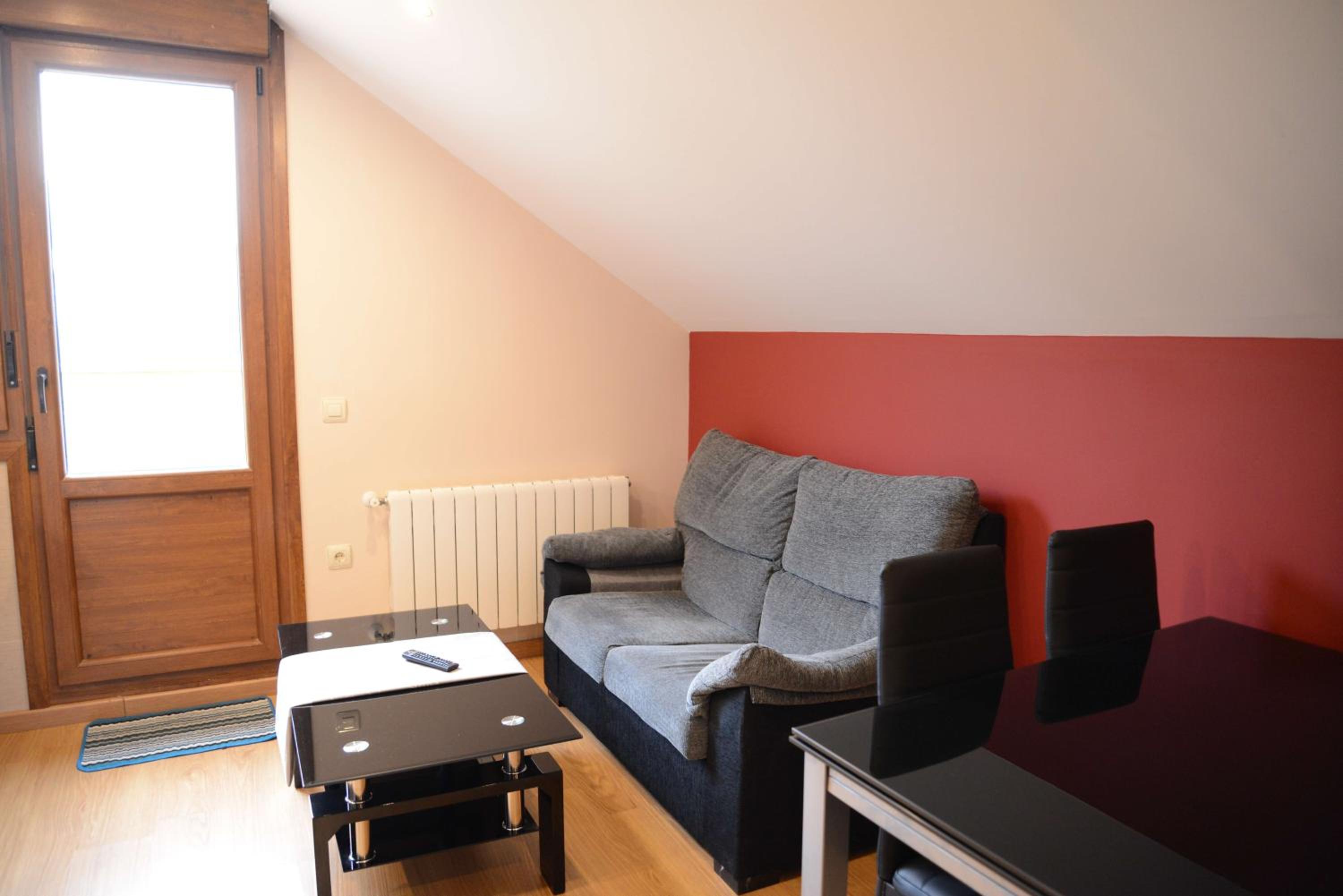 Apartment with Terrace - Photo 8