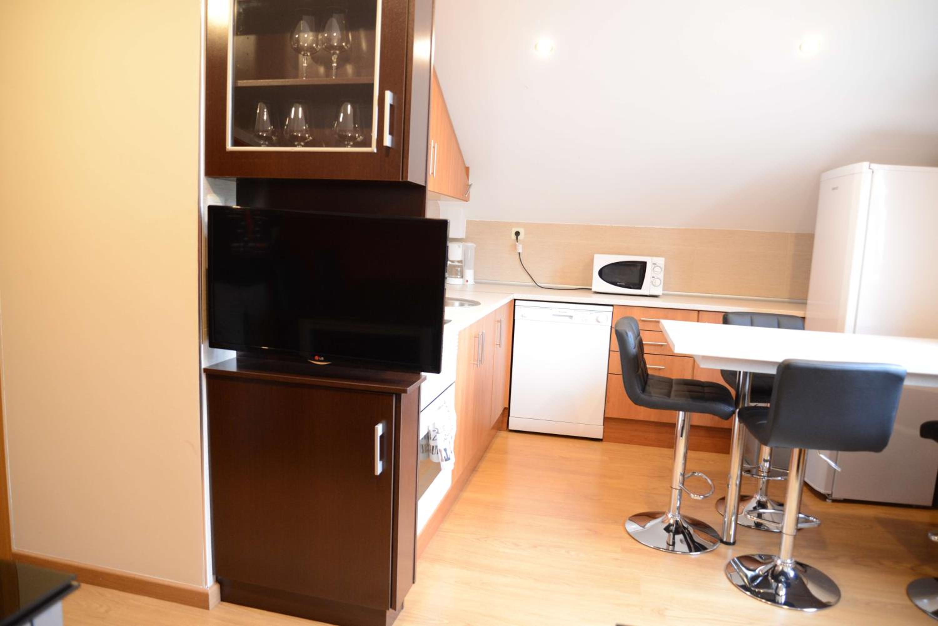 Apartment with Terrace - Photo 9