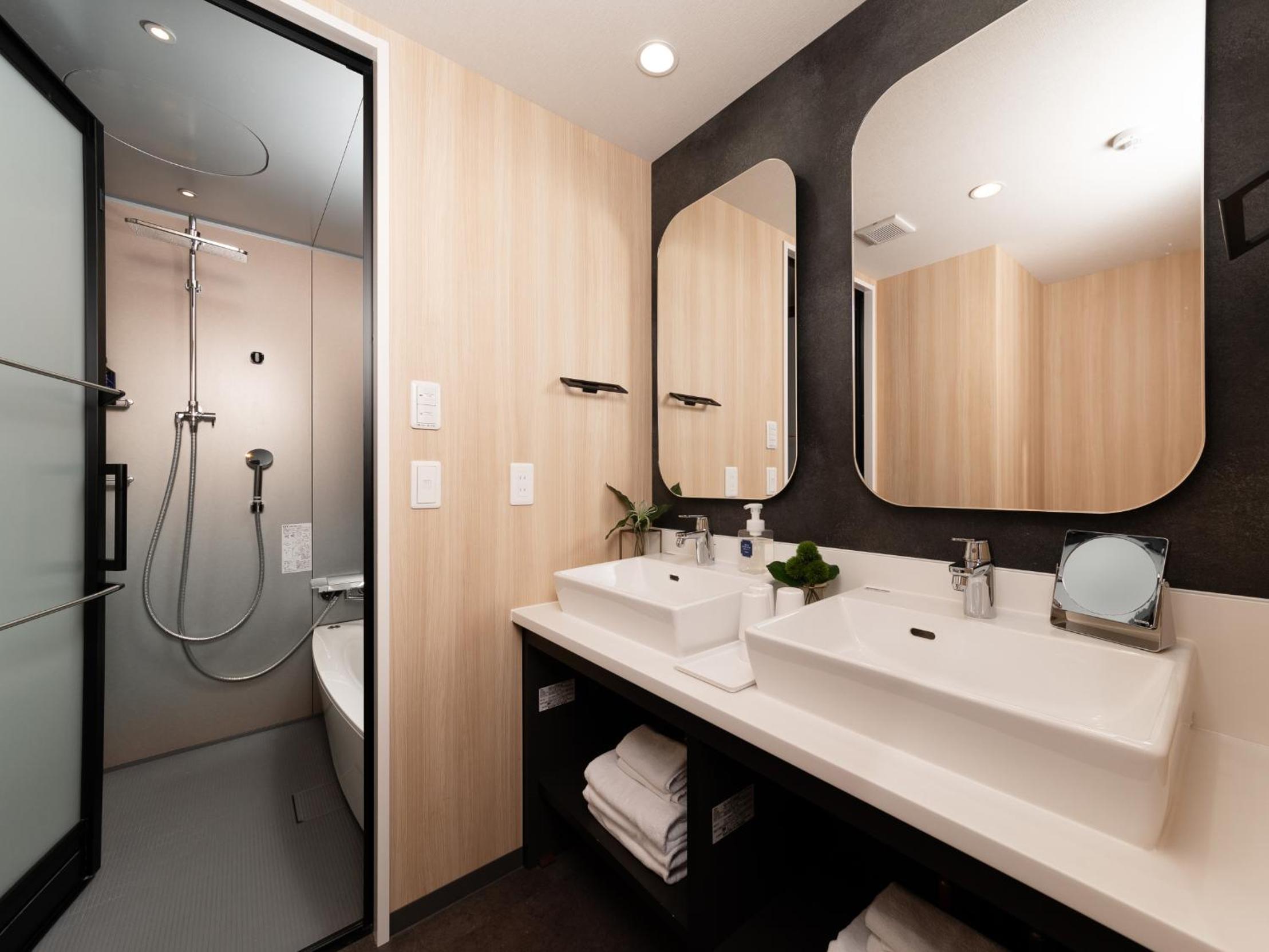 Deluxe One-Bedroom Japanese Apartment thumbnail 5