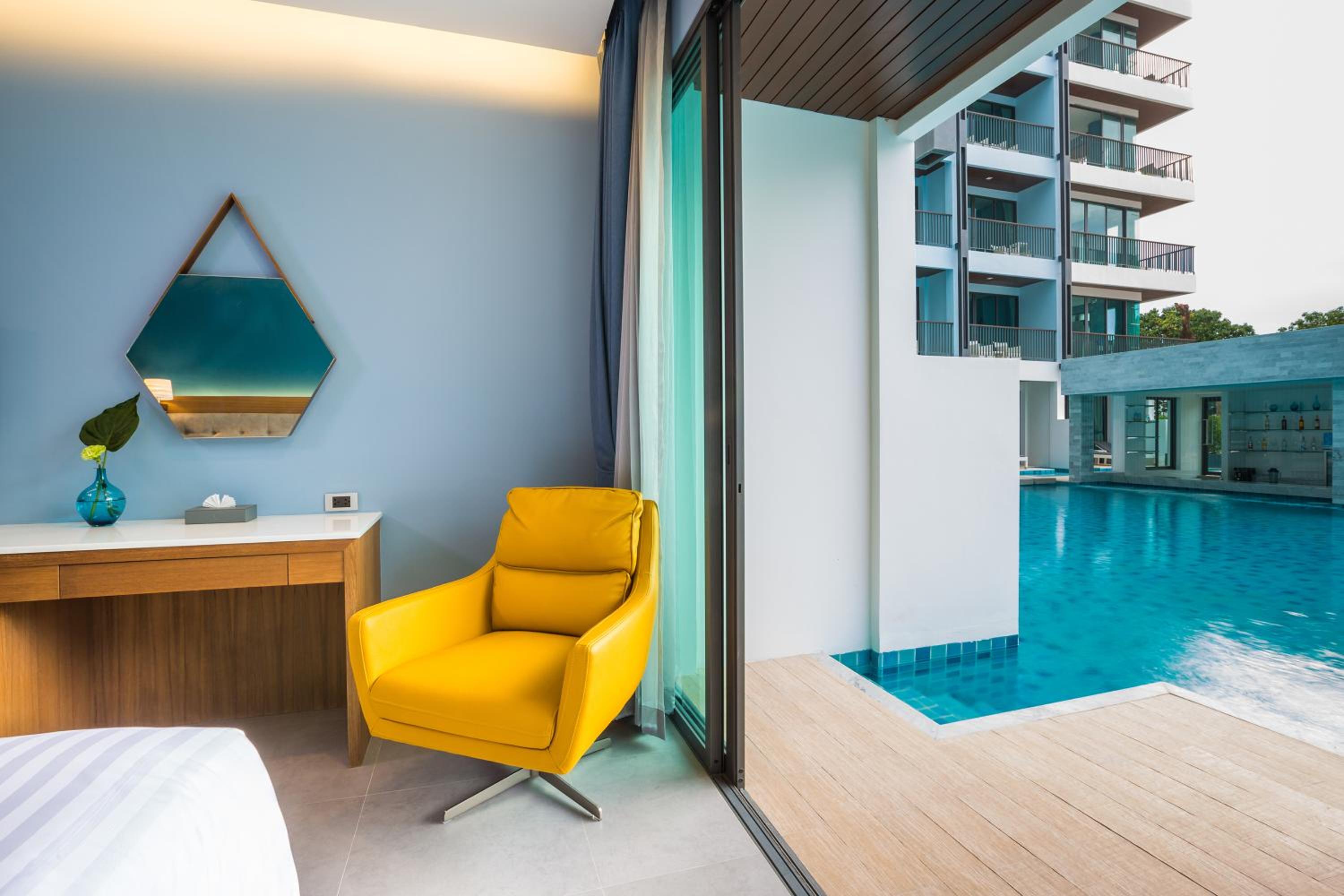 Deluxe Double Room with Pool Access - Photo 6