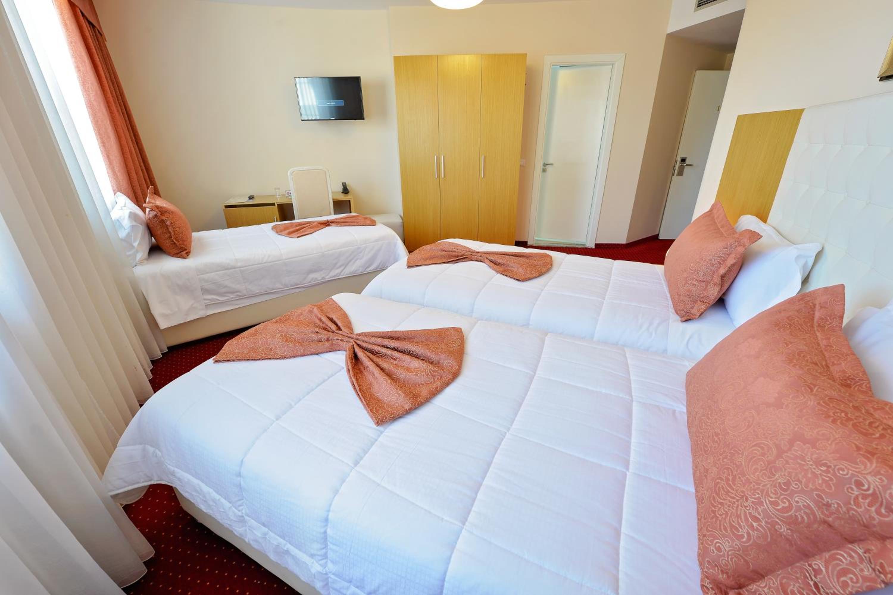 Basic Triple Room photo 3