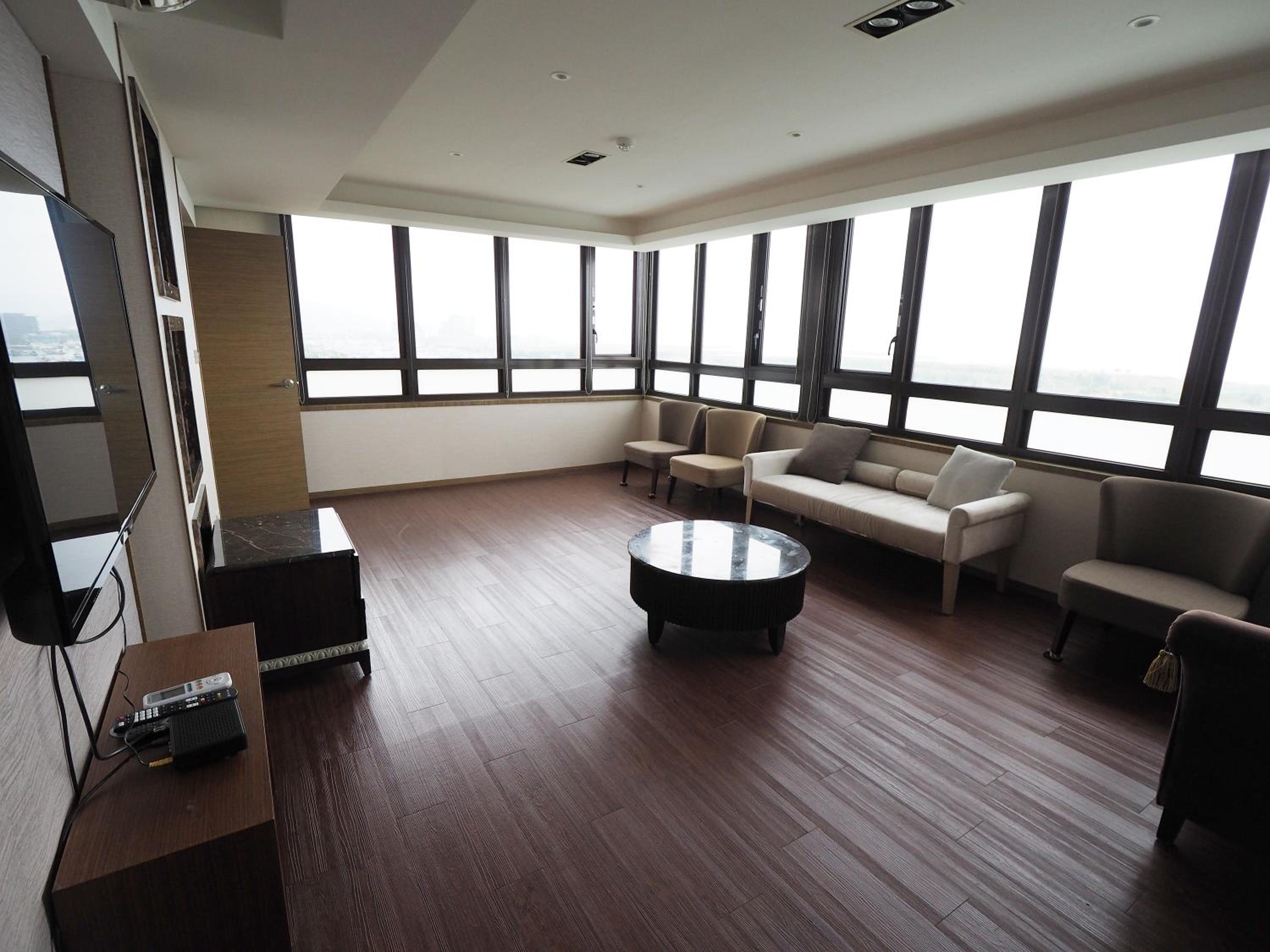 Deluxe Quadruple Room - Photo 11