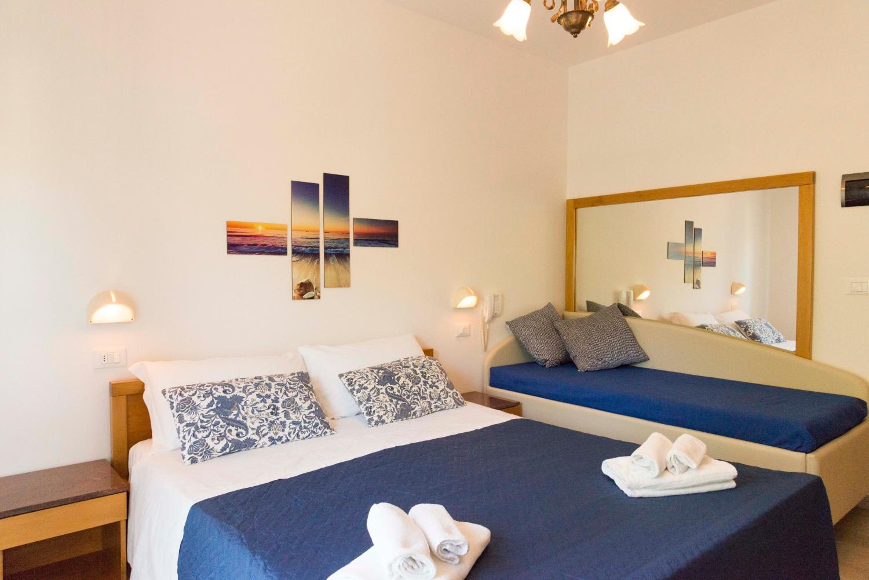 Classic Triple Room - Photo 2