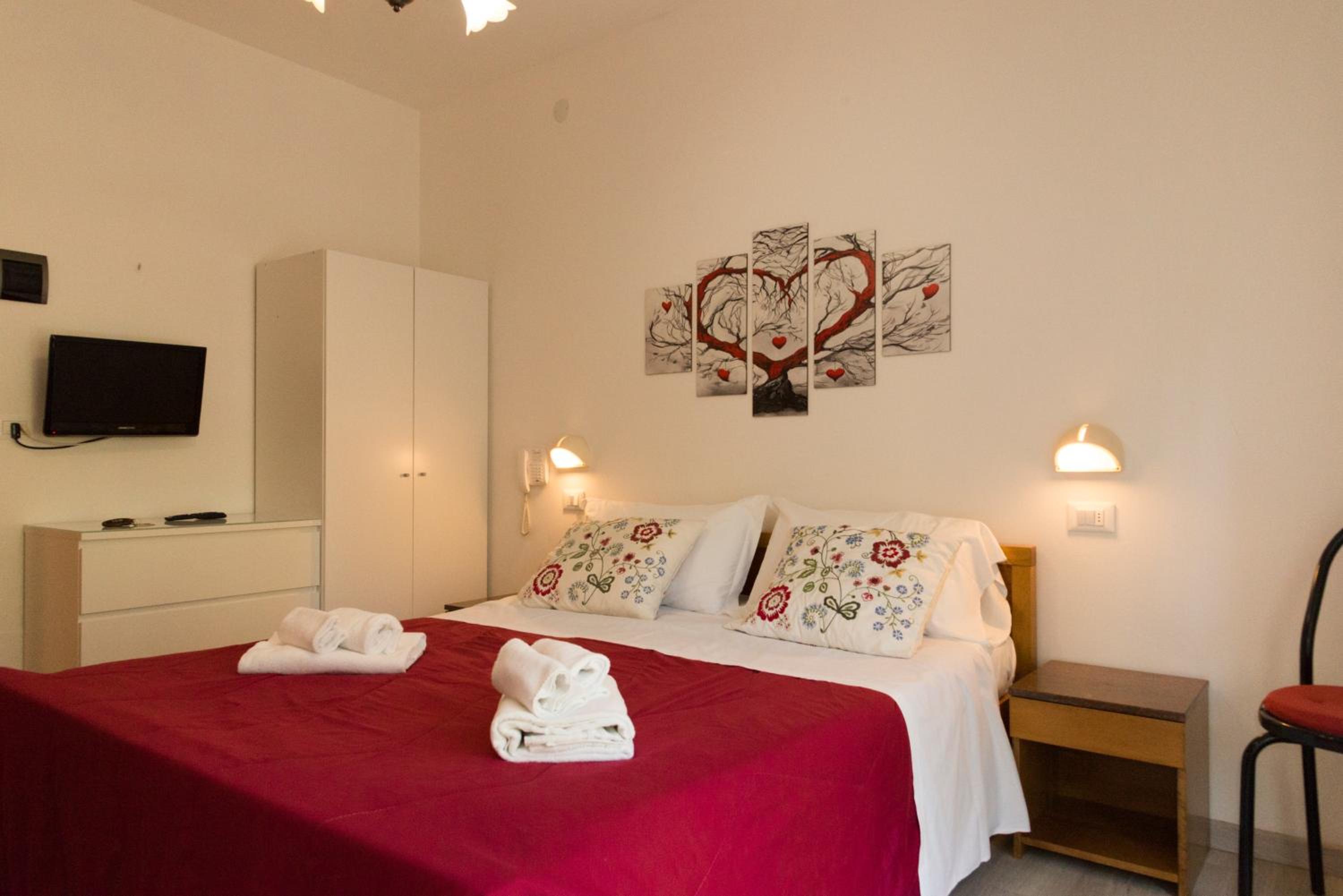 Double Room - Photo 15