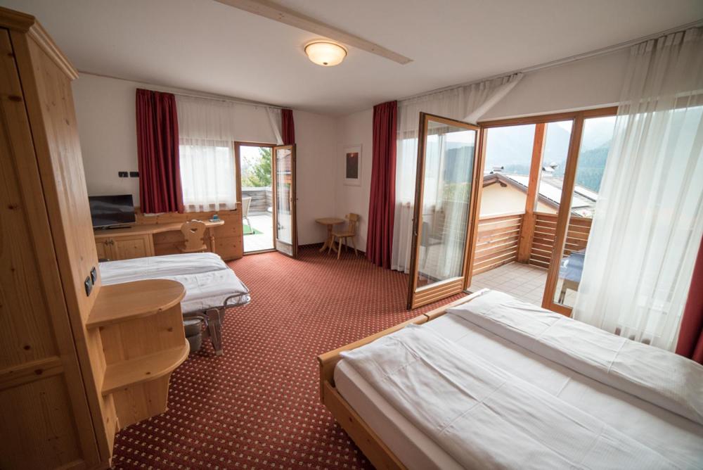Deluxe Quadruple Room - Photo 2