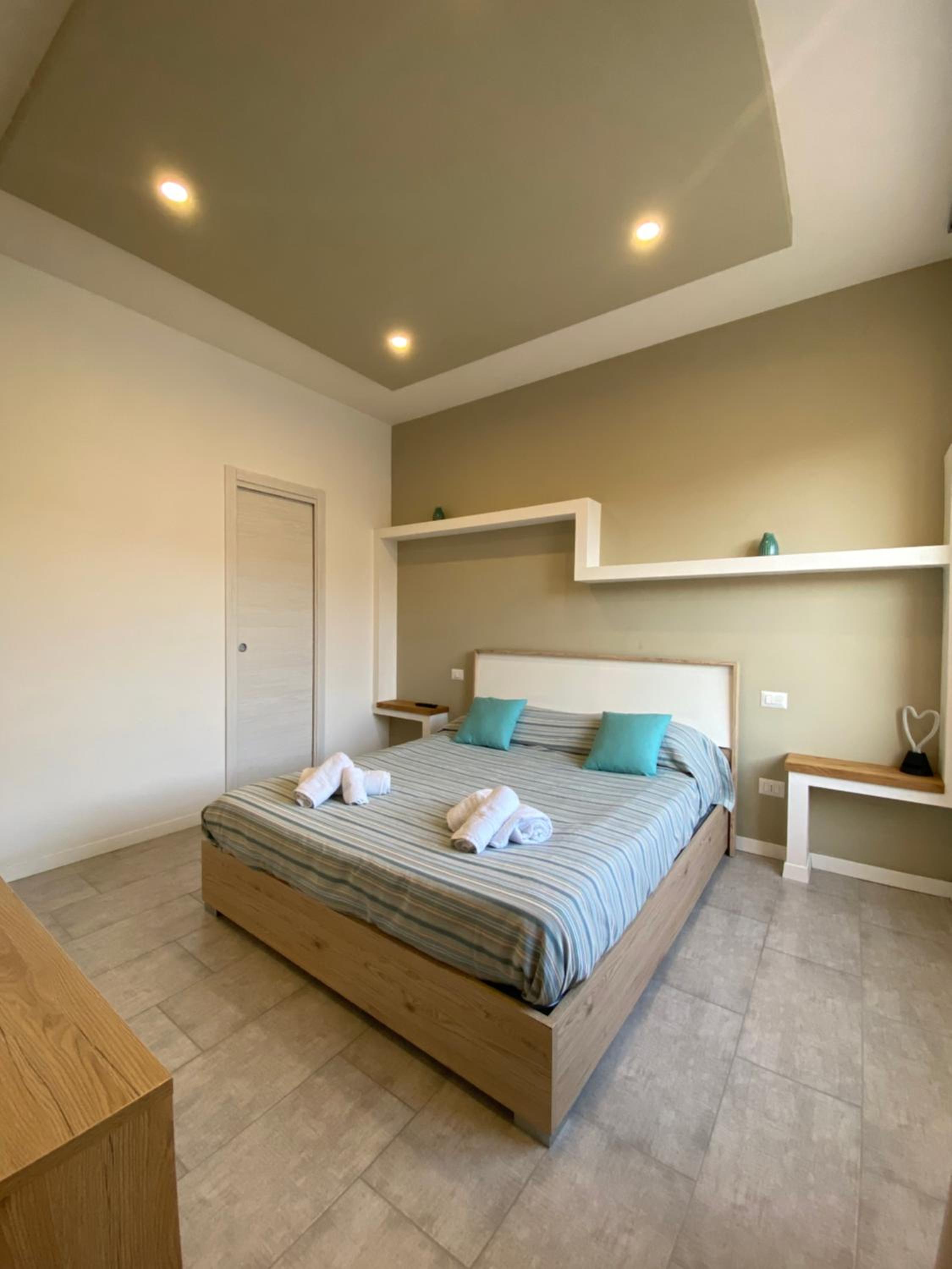 Apartment with Balcony - Photo 17