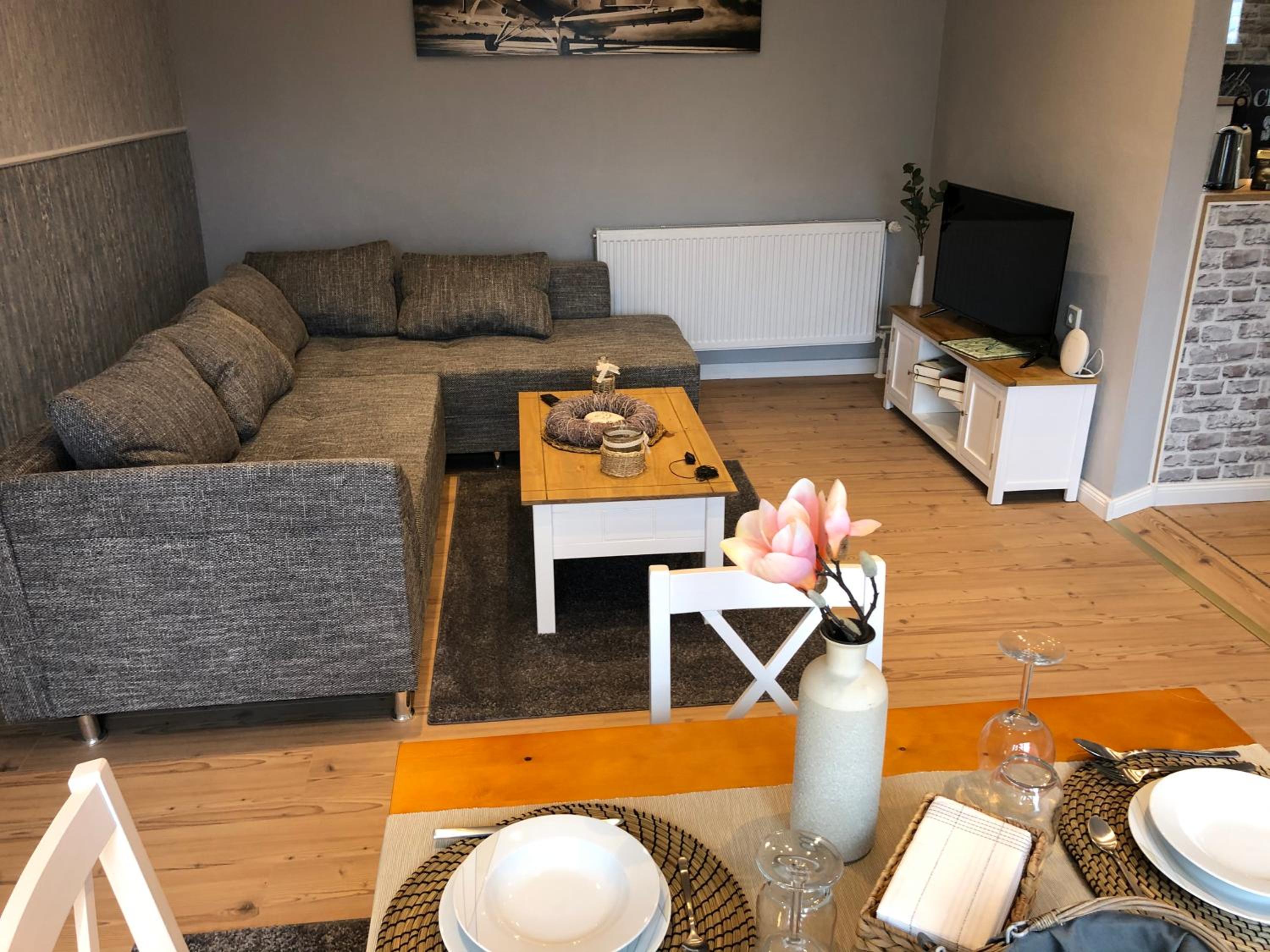 One-Bedroom Apartment photo 1