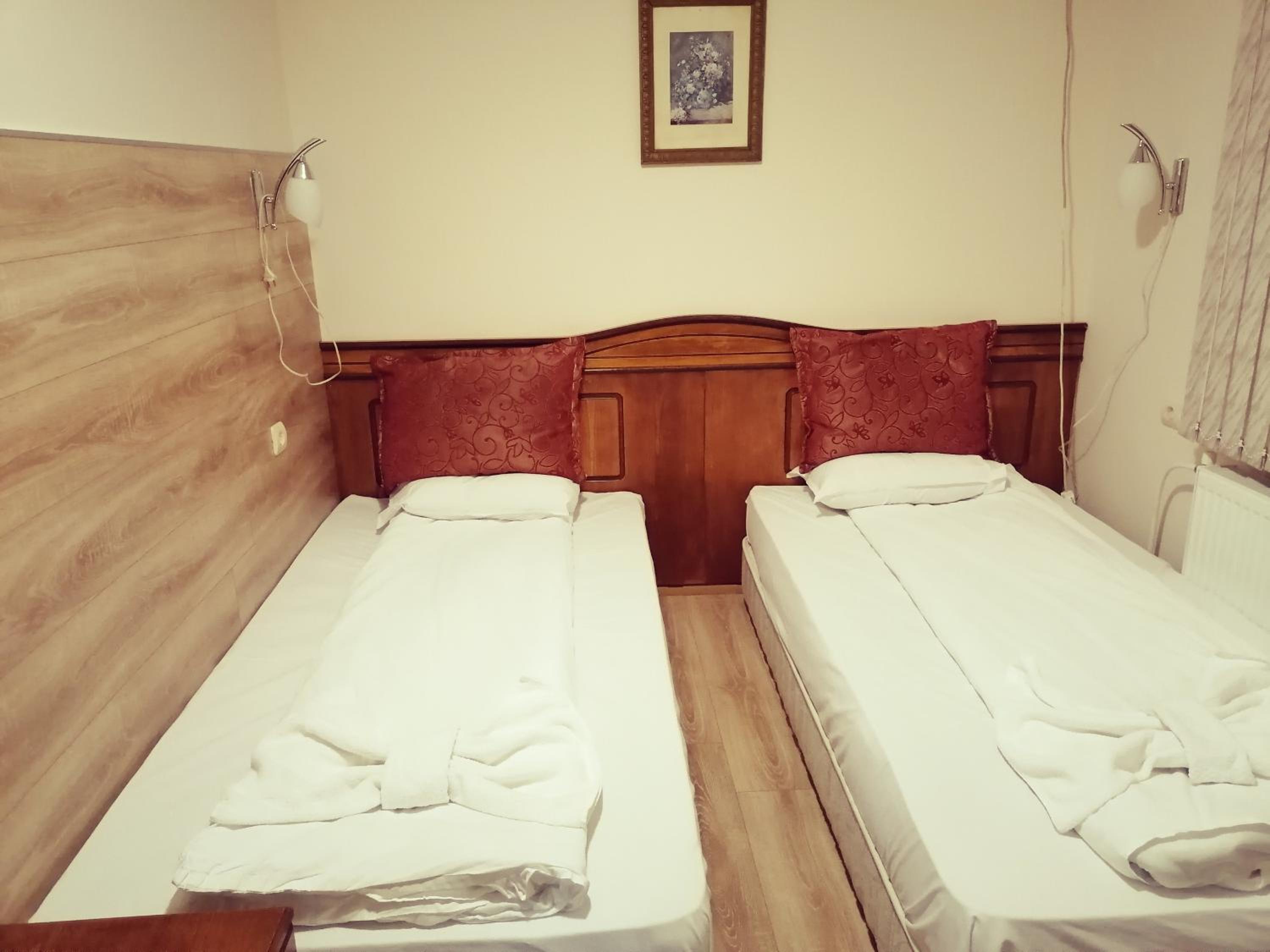 Large Double or Twin Room photo 1