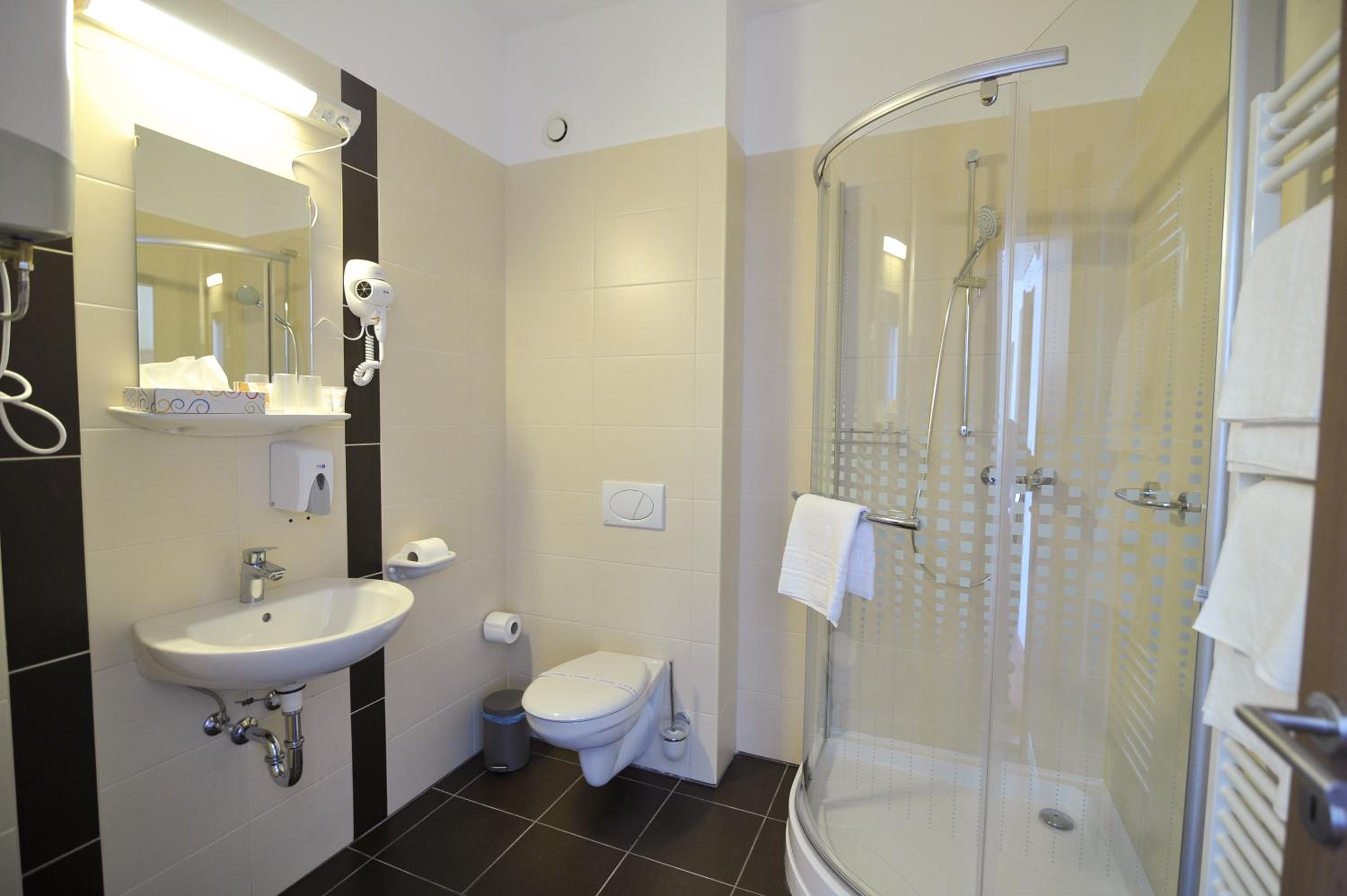 Standard Family Room - Photo 6