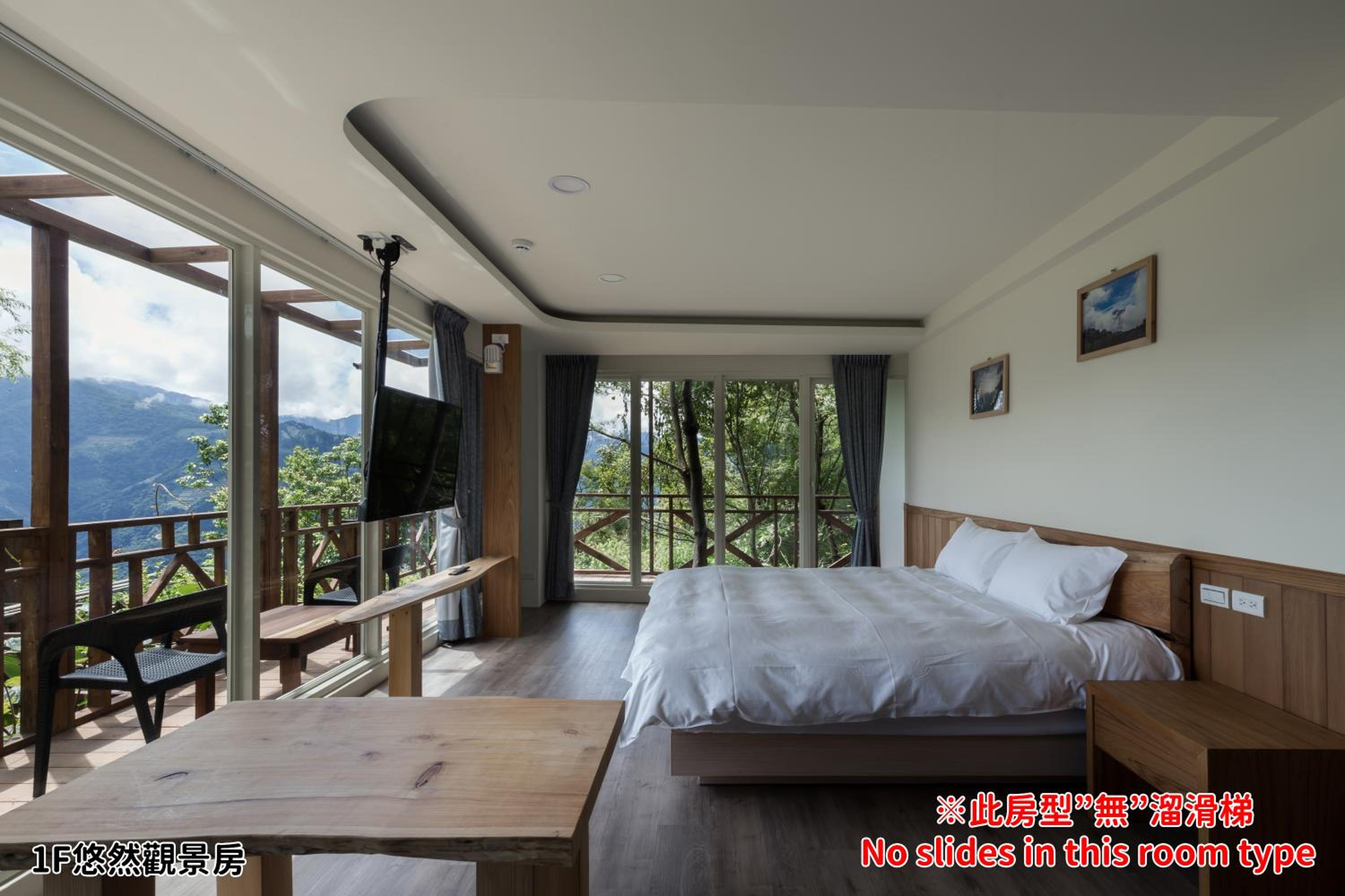 Queen Room with Balcony photo 2
