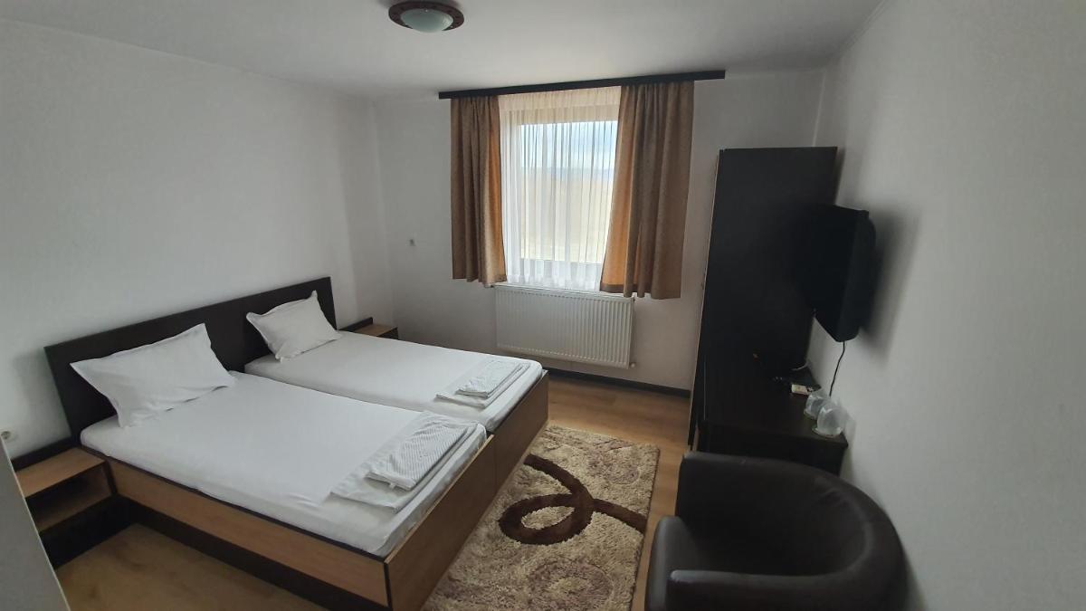 Double or Twin Room with Private Bathroom photo 2