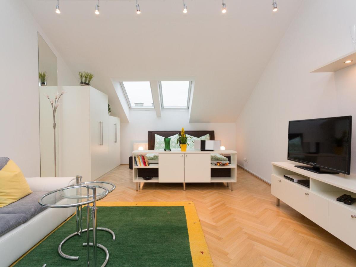 Studio, Address: Esslinggasse 9, 1010 Vienna