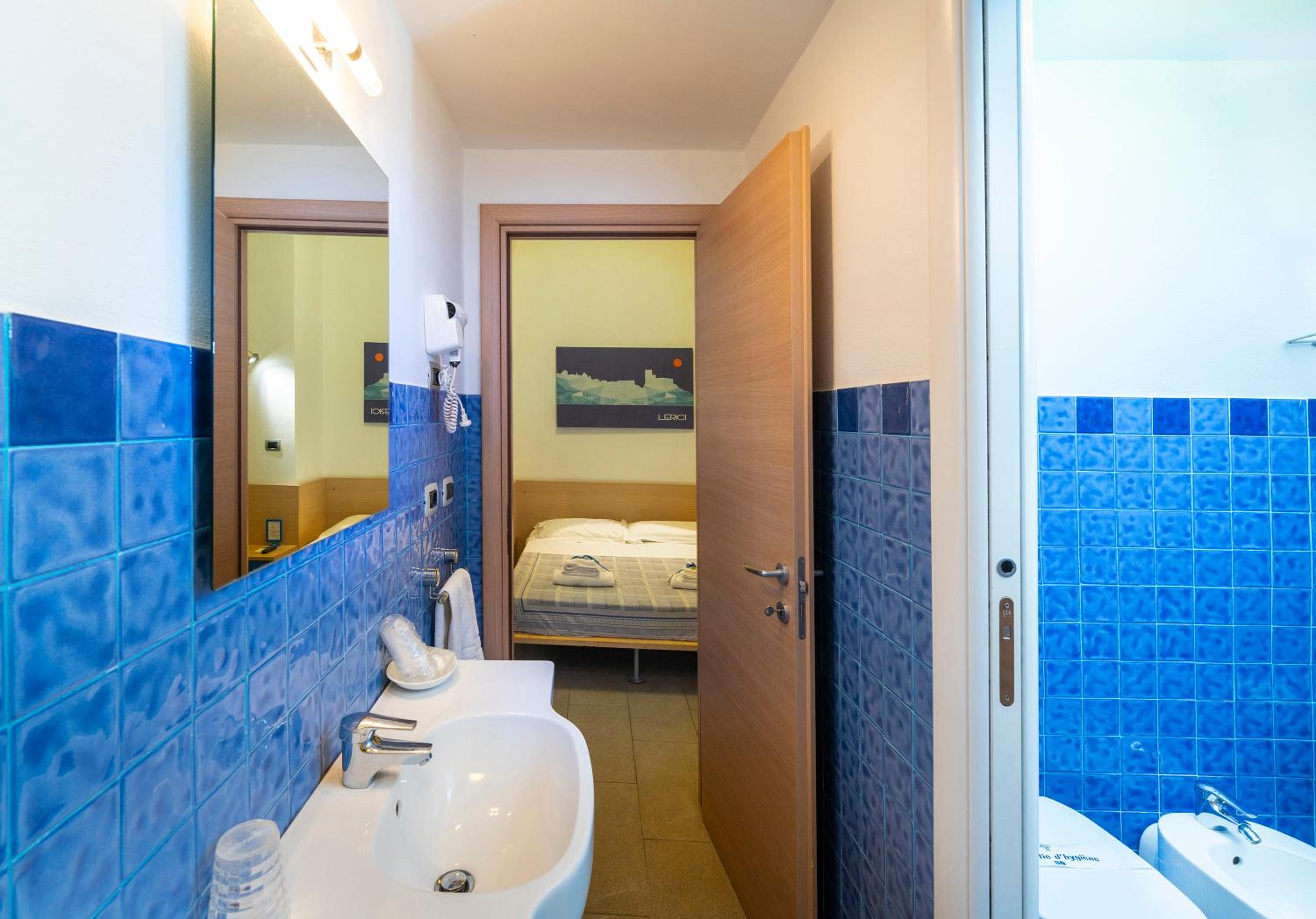 Two Connecting Double Rooms - Photo 8