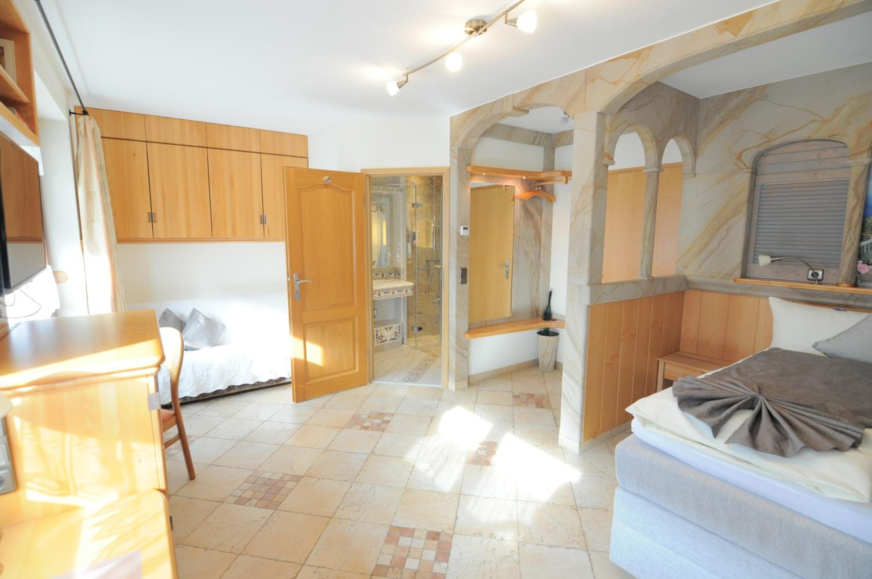 Superior King Room photo 3