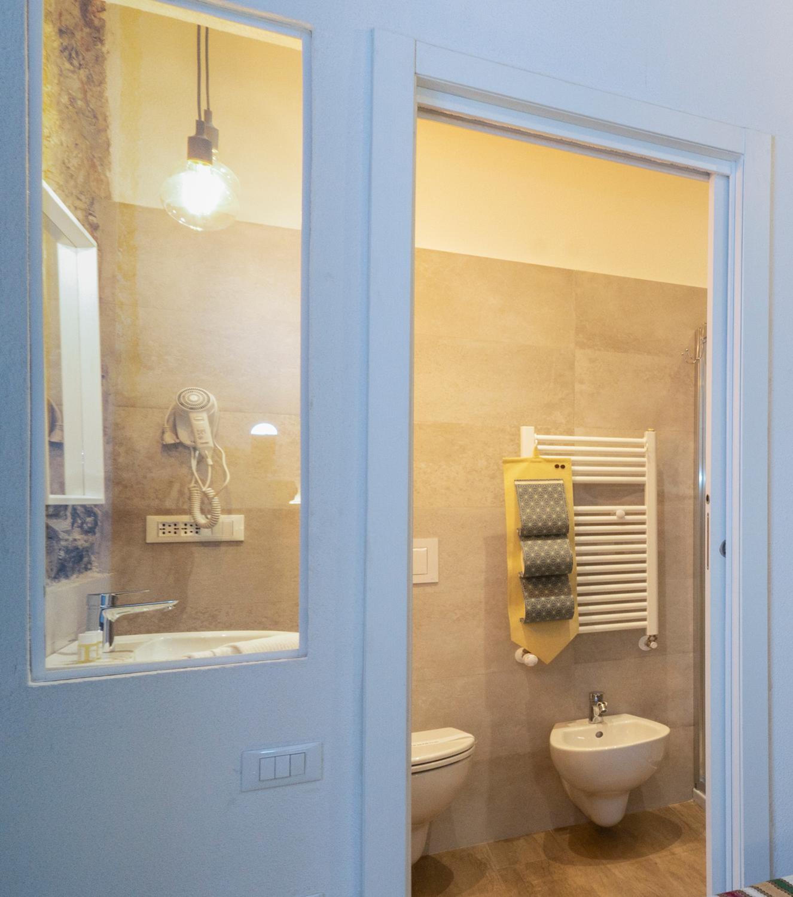 Deluxe Double or Twin Room with City View - Photo 43