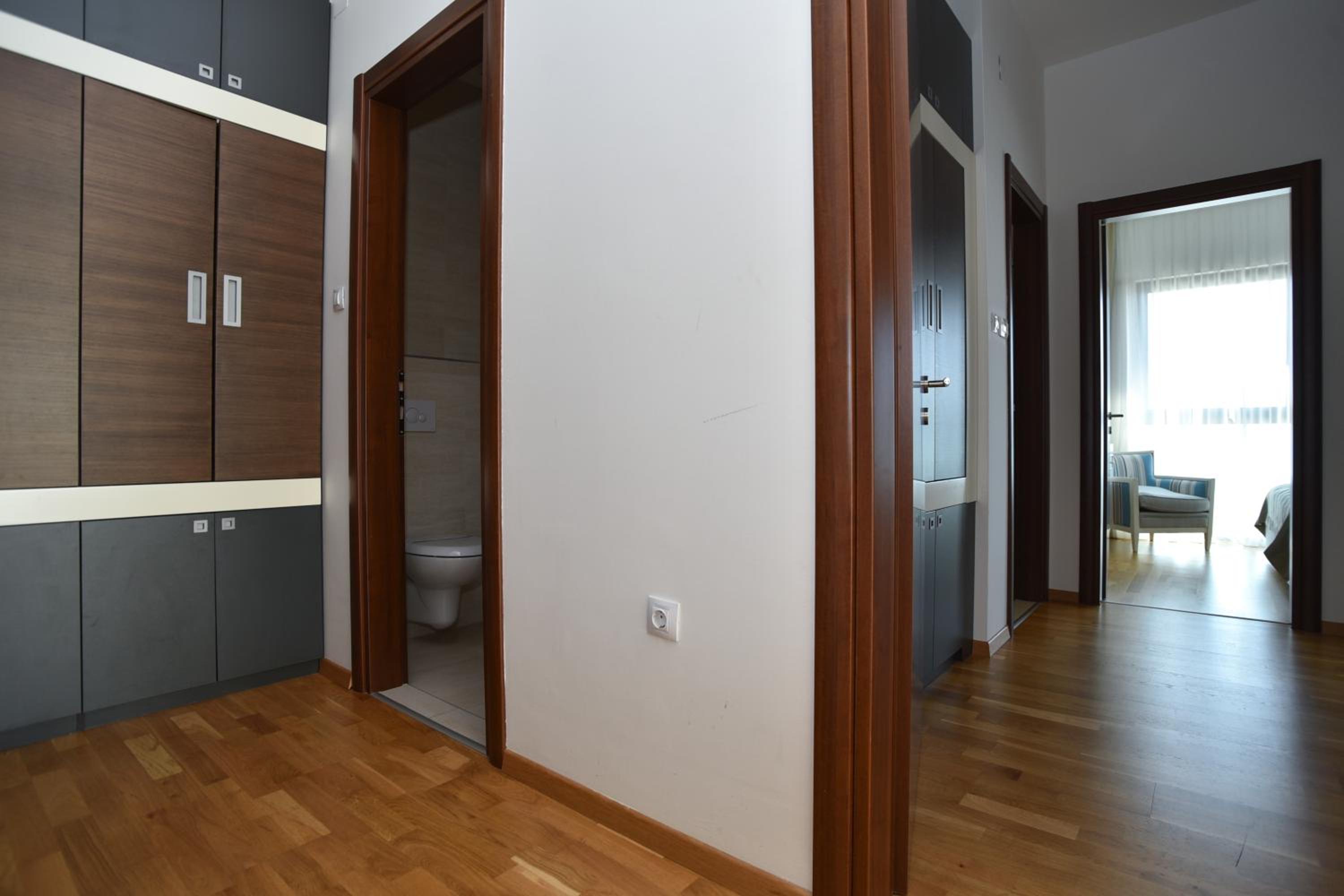 Deluxe Two-Bedroom Apartment with Terrace and Sea View - Photo 20