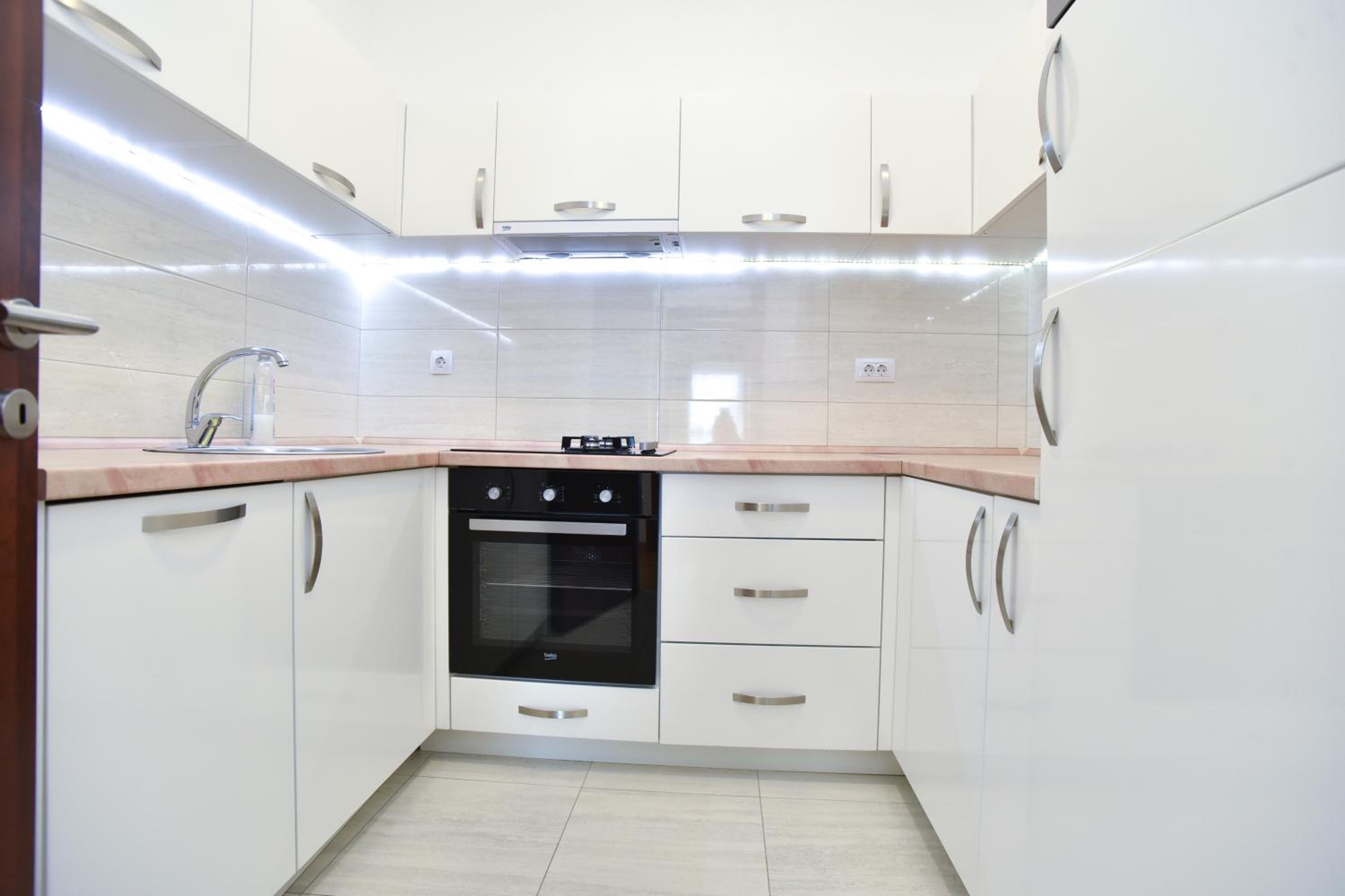 Deluxe Two-Bedroom Apartment with Terrace and Sea View - Photo 11