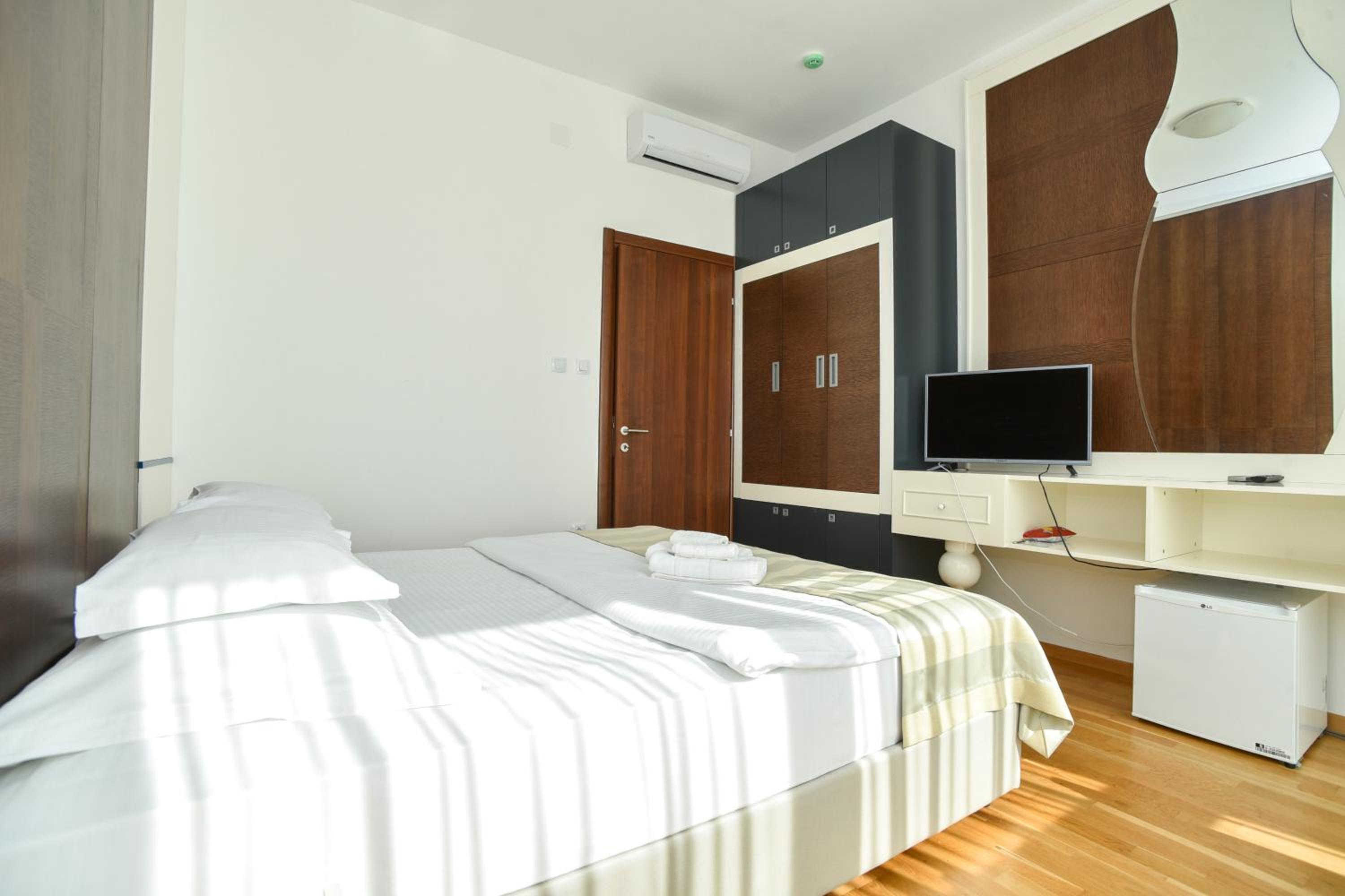 Comfort Quadruple Room without Balcony - Photo 11