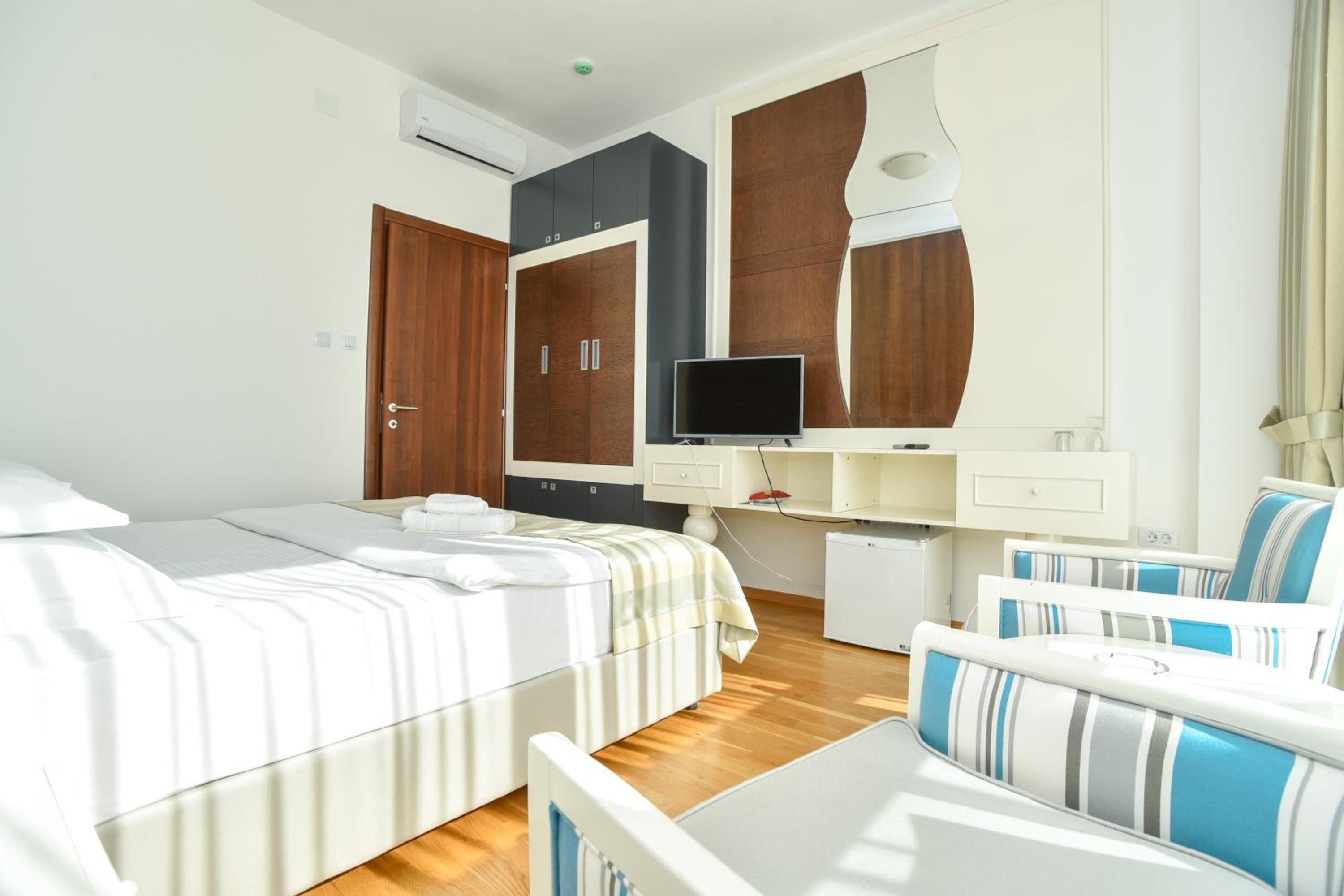 Comfort Quadruple Room without Balcony - Photo 5