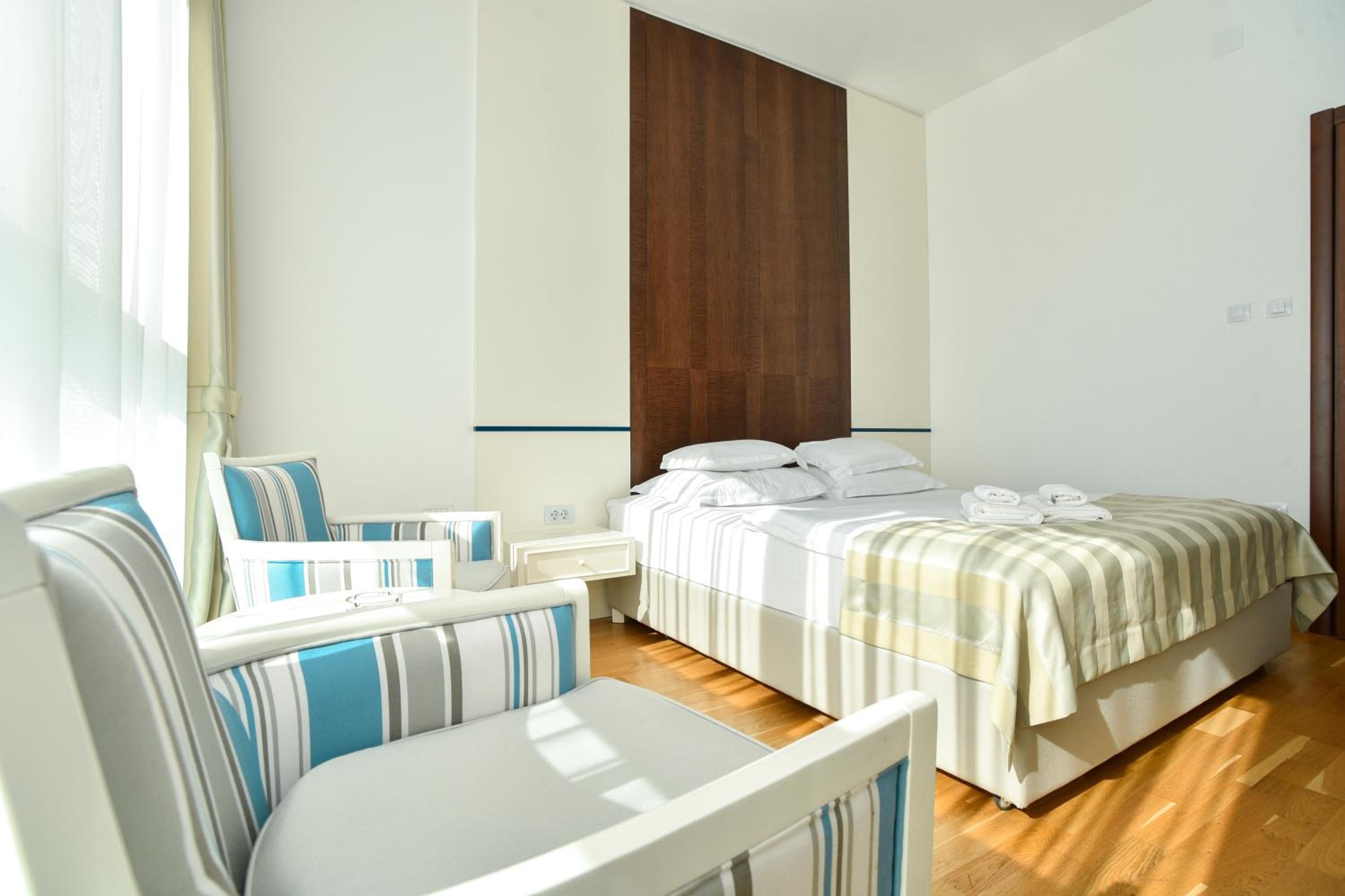 Comfort Quadruple Room without Balcony - Photo 13