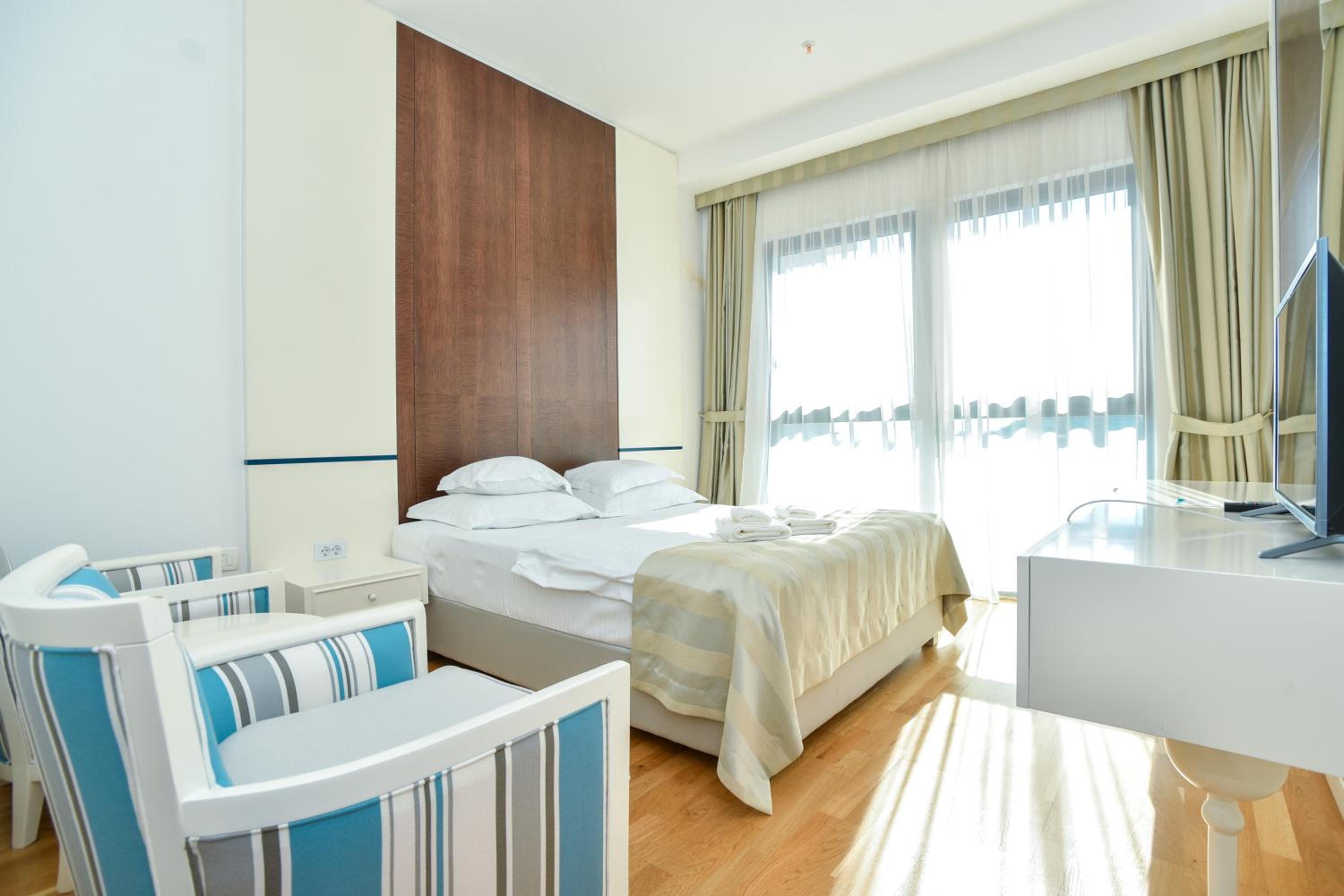 Comfort Quadruple Room without Balcony - Photo 12