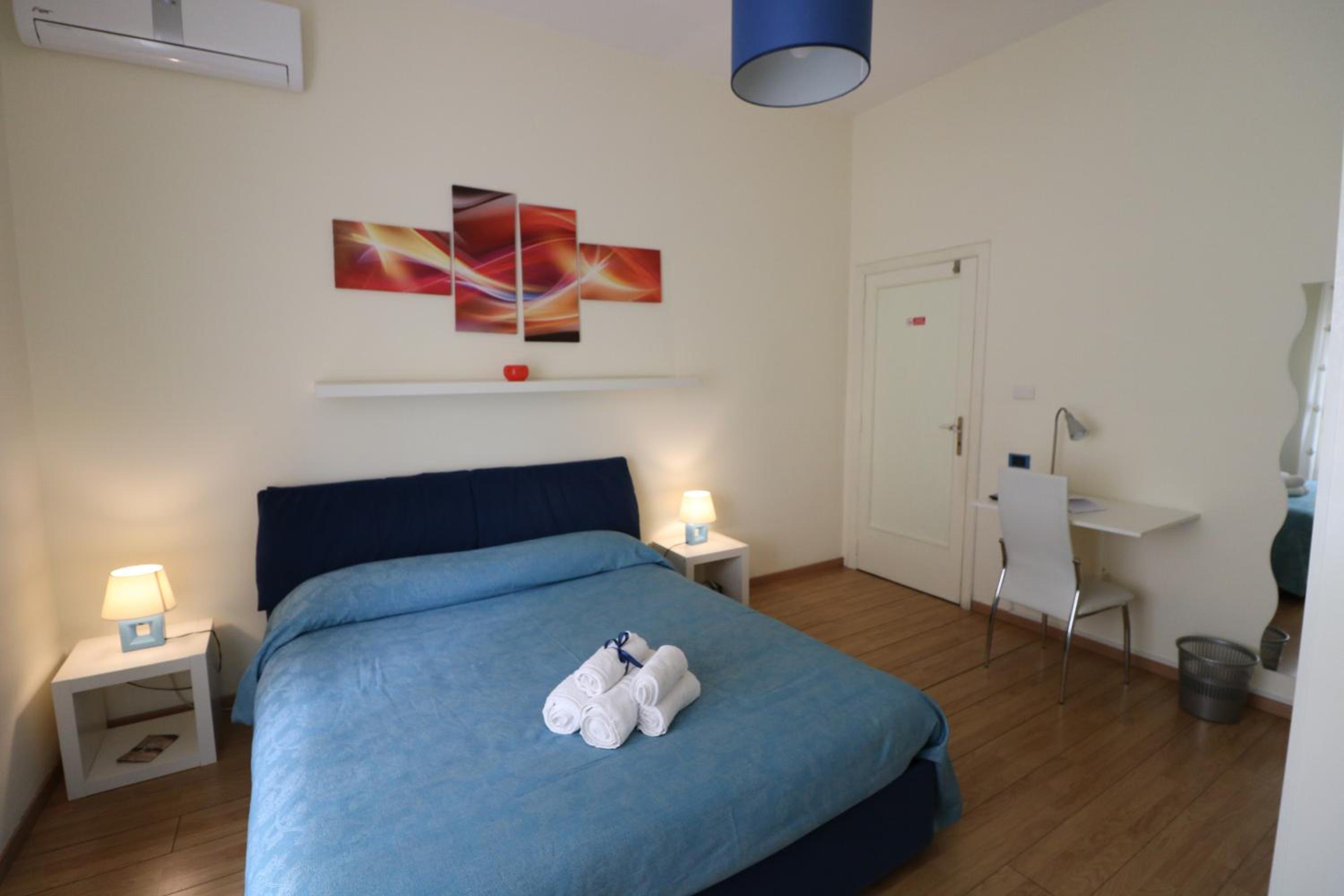 Double Room - Photo 6