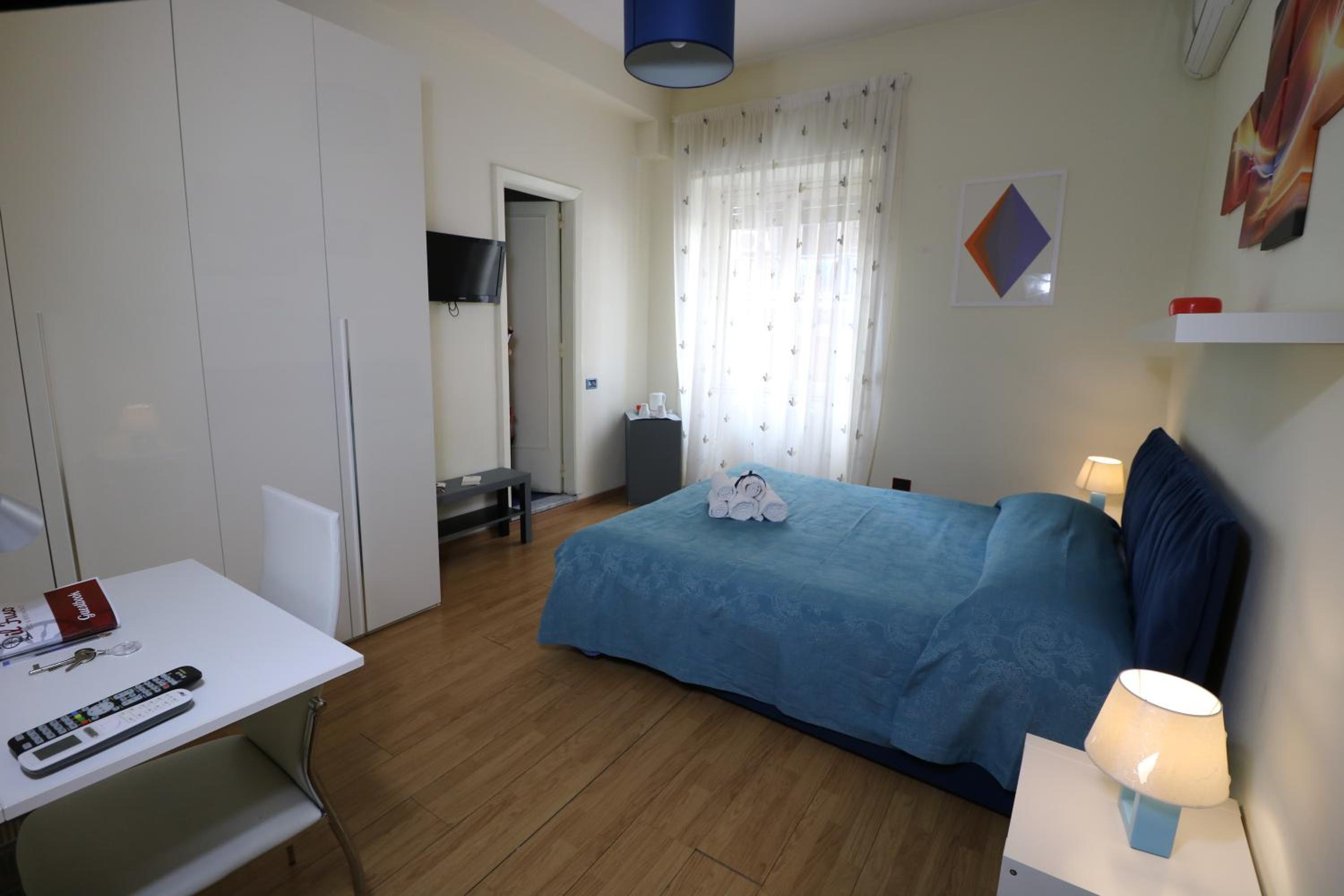 Double Room - Photo 7