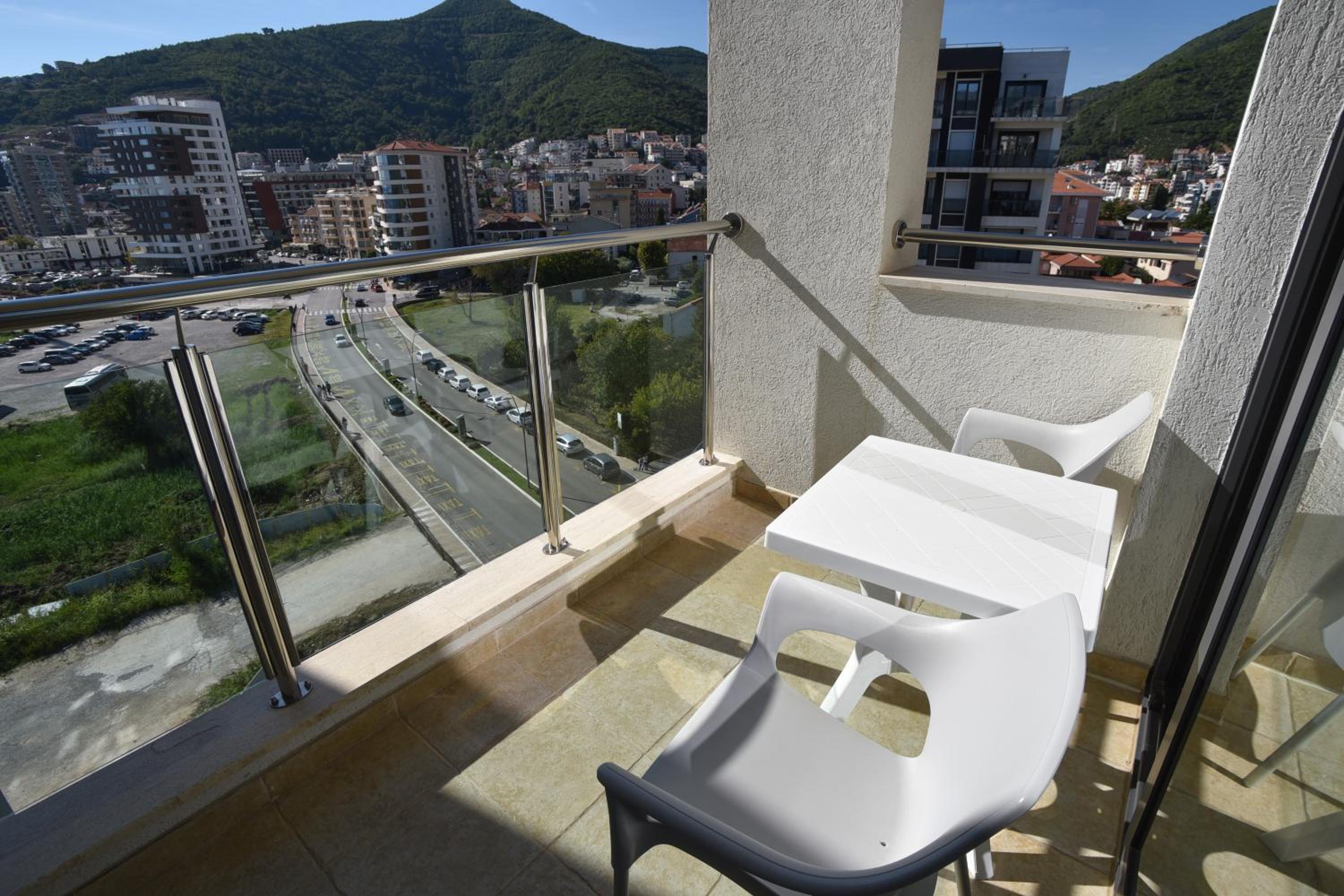 Double Room with Balcony - Photo 5