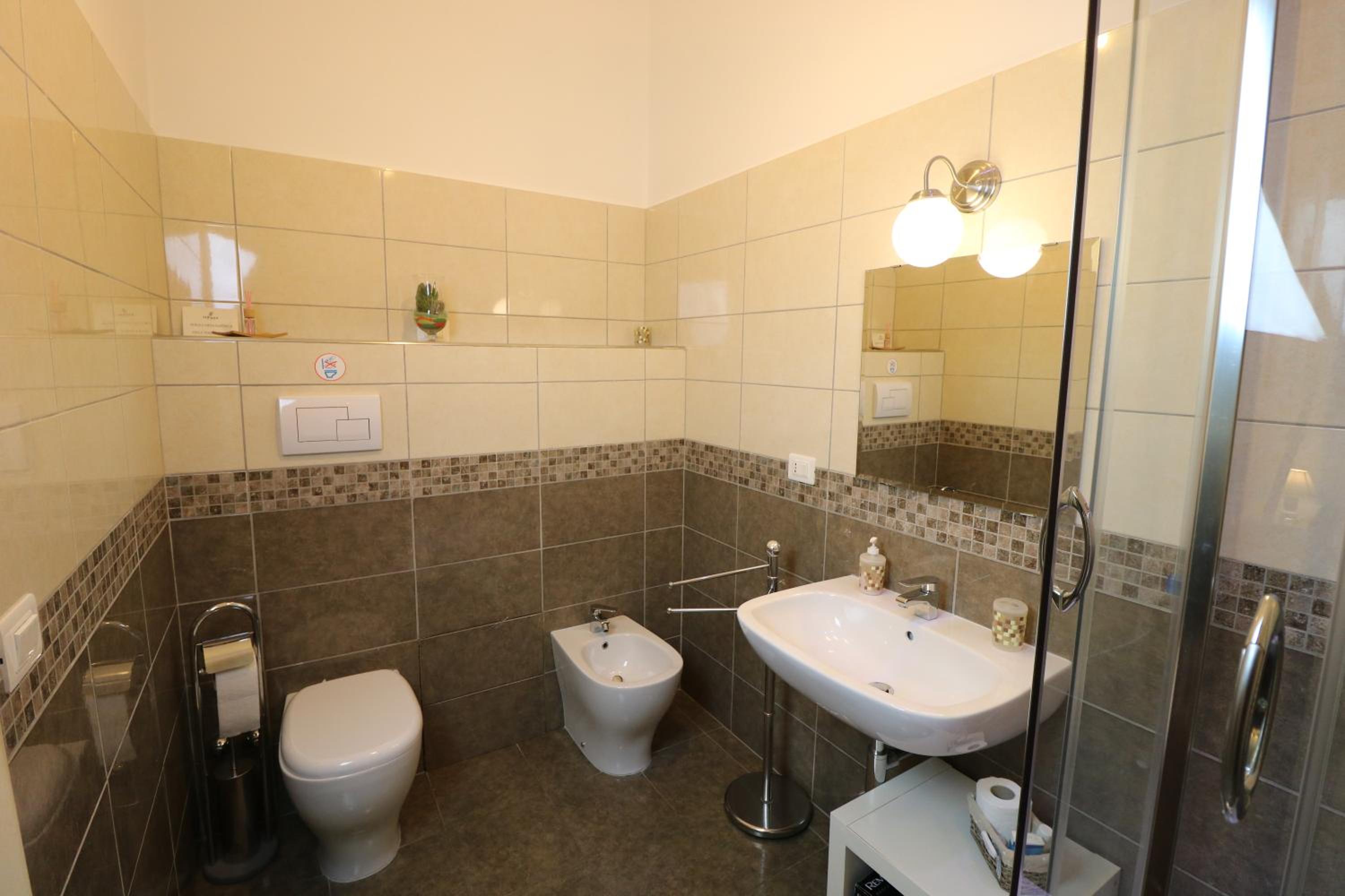 Triple Room - Photo 8