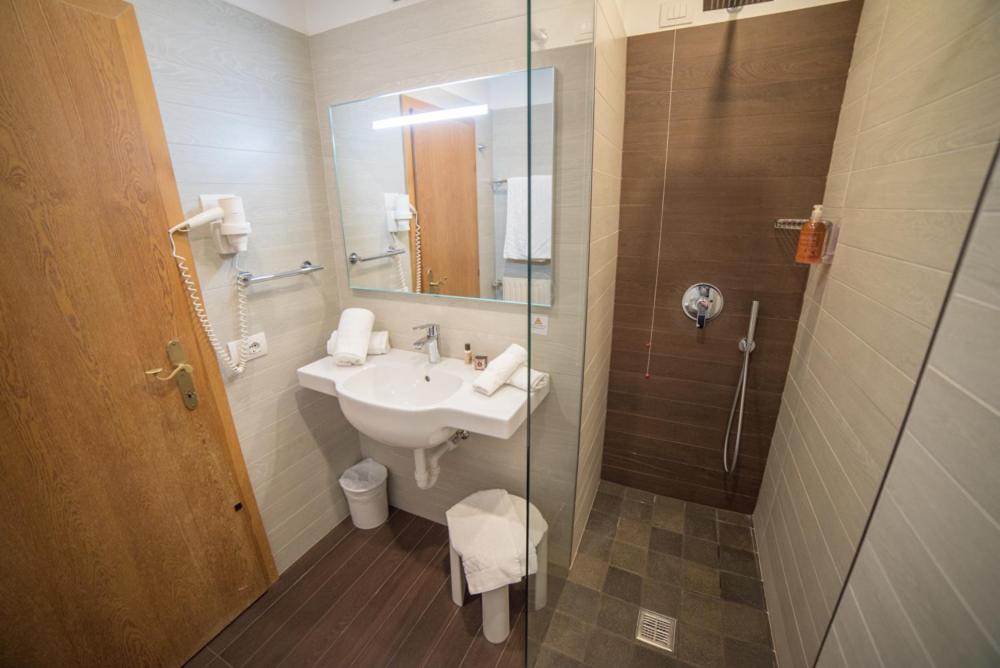 Superior Double or Twin Room - Photo 21