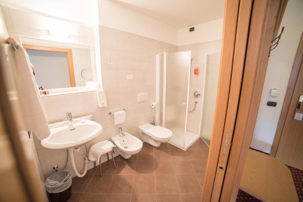 Superior Double or Twin Room - Photo 12