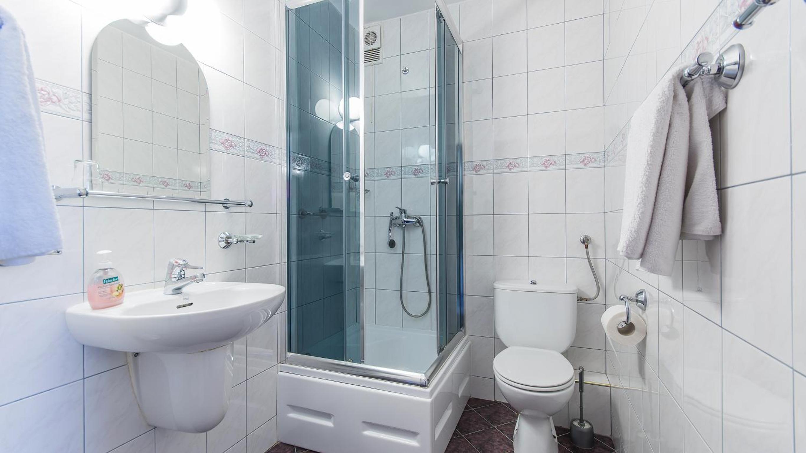 Twin Room with Lake View photo 3