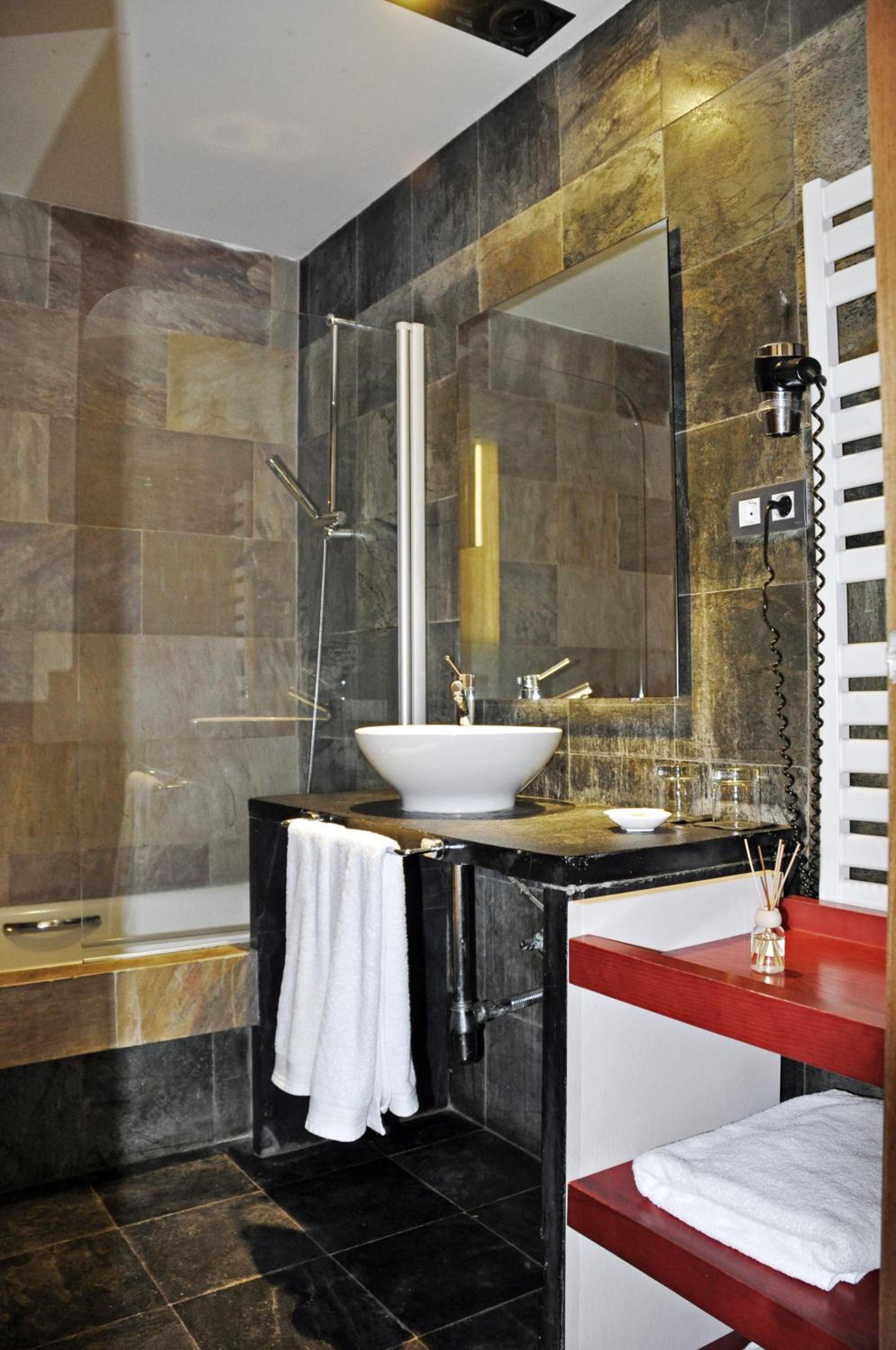 Deluxe Double Room with Pool View - Photo 5