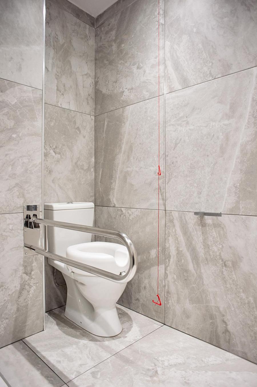 Standard Room Reduced Mobility (Disable Room) - Photo 14