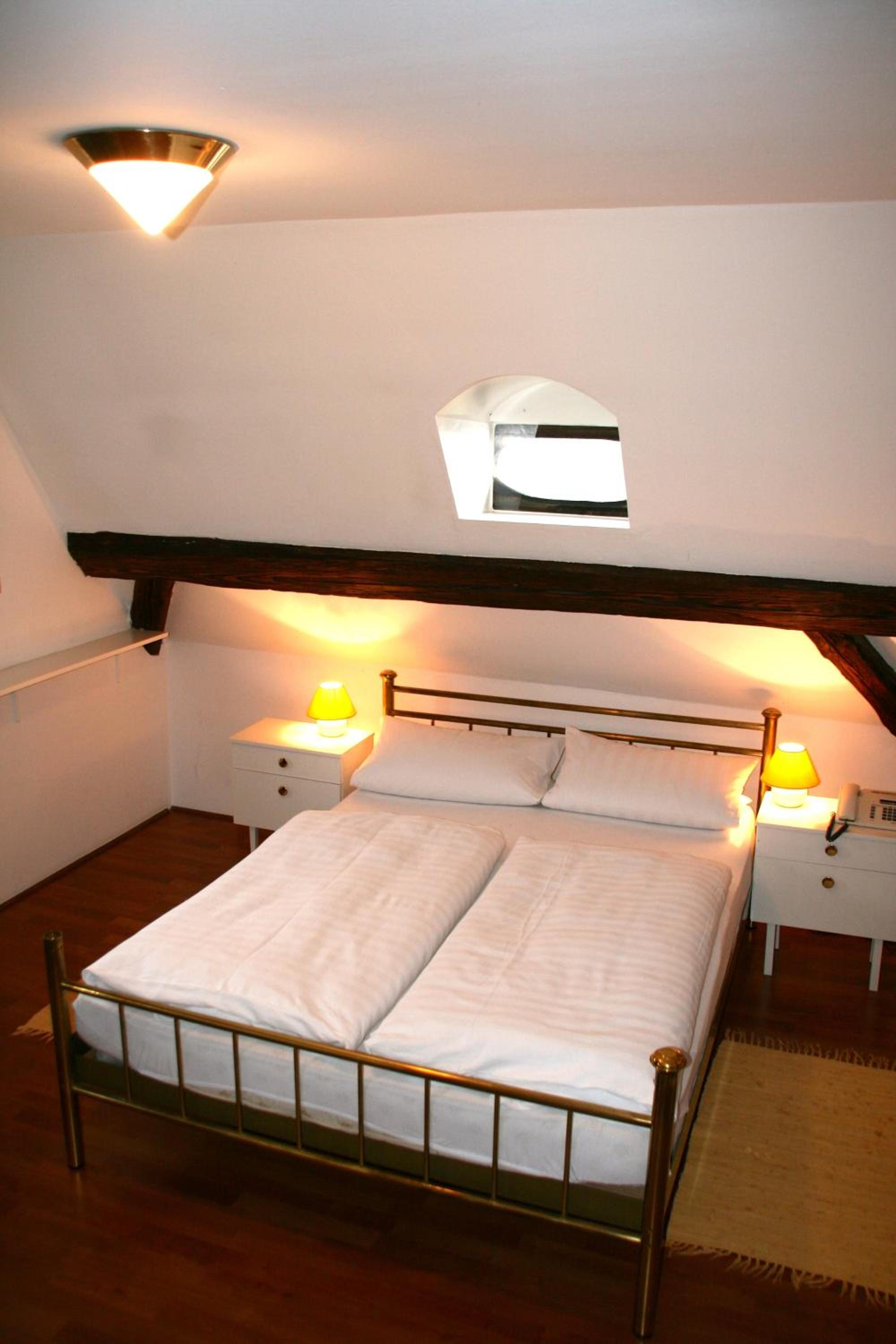 Double Room with Private Bathroom - Photo 4