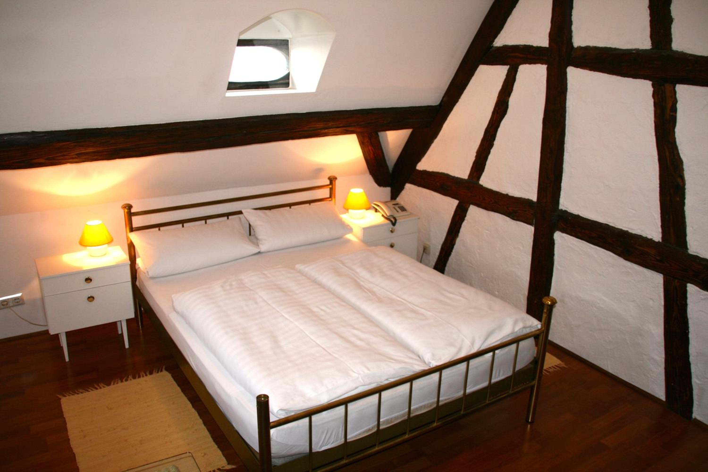 Double Room with Private Bathroom - Photo 13