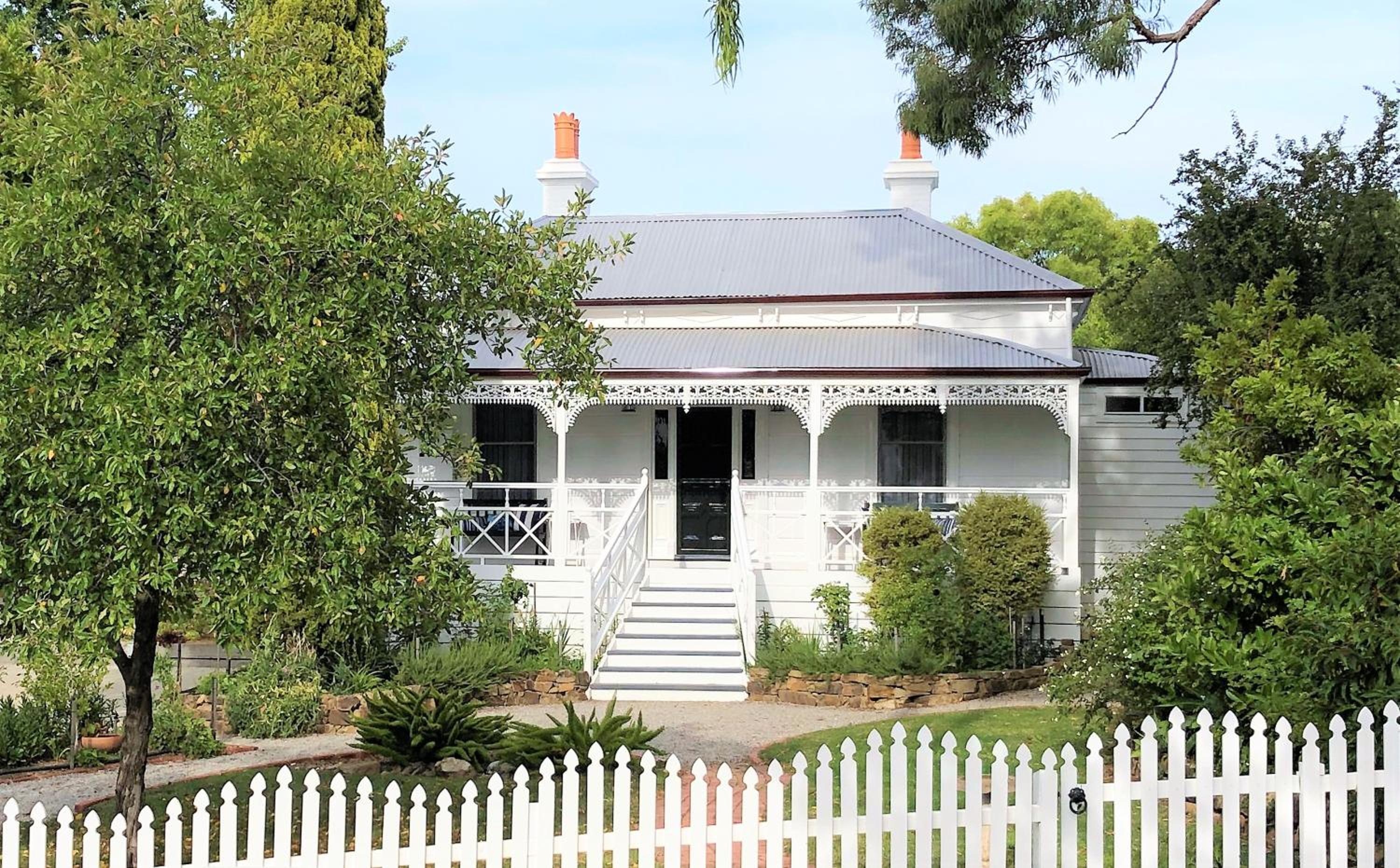 Three-Bedroom House photo 2