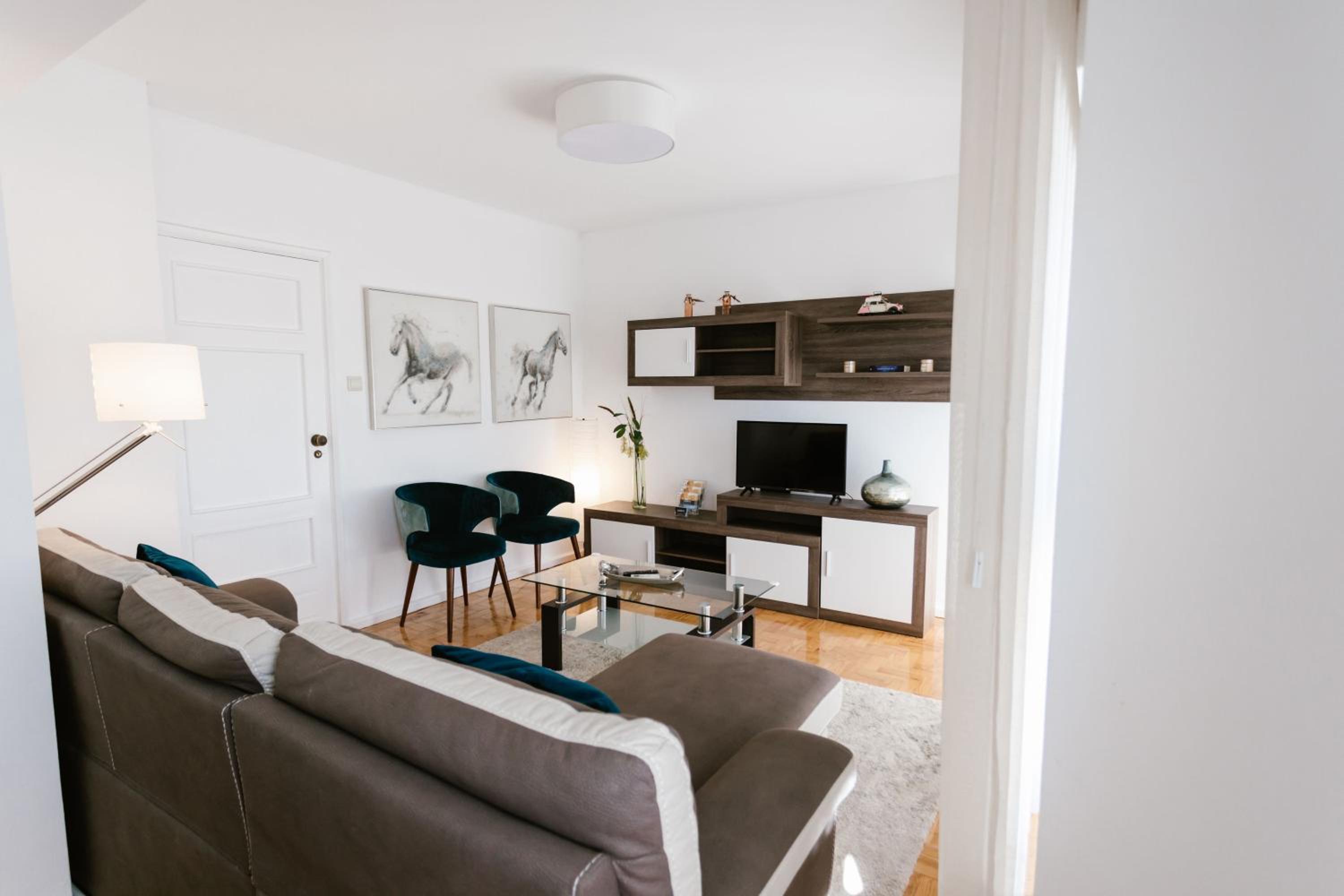 Apartment - Photo 2