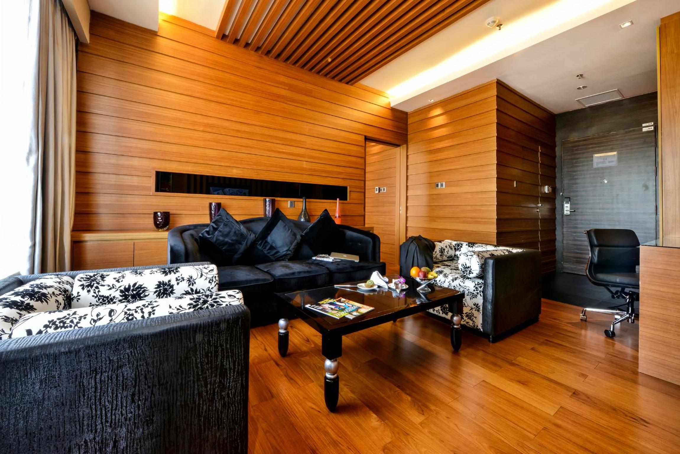 CEO Suite - Photo 3