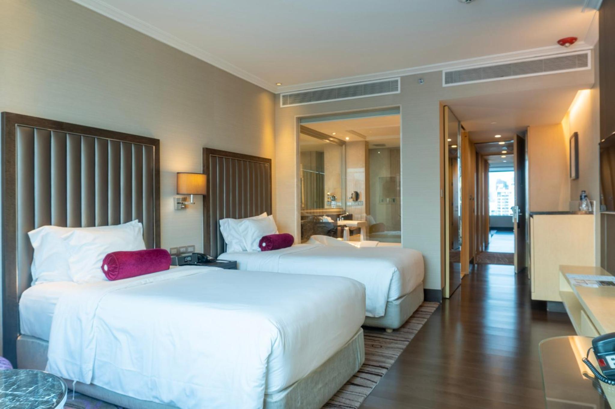 Premium Deluxe Room thumbnail 6