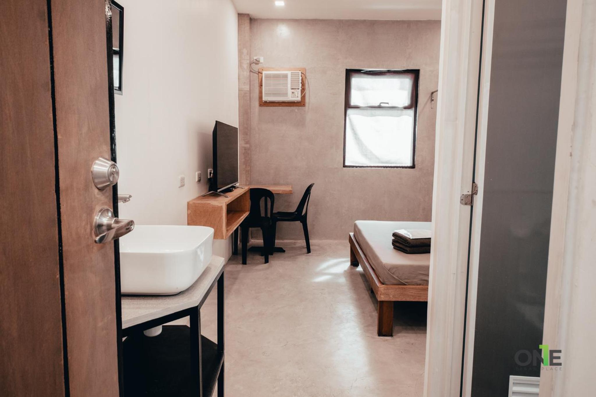 Queen Suite - Photo 20
